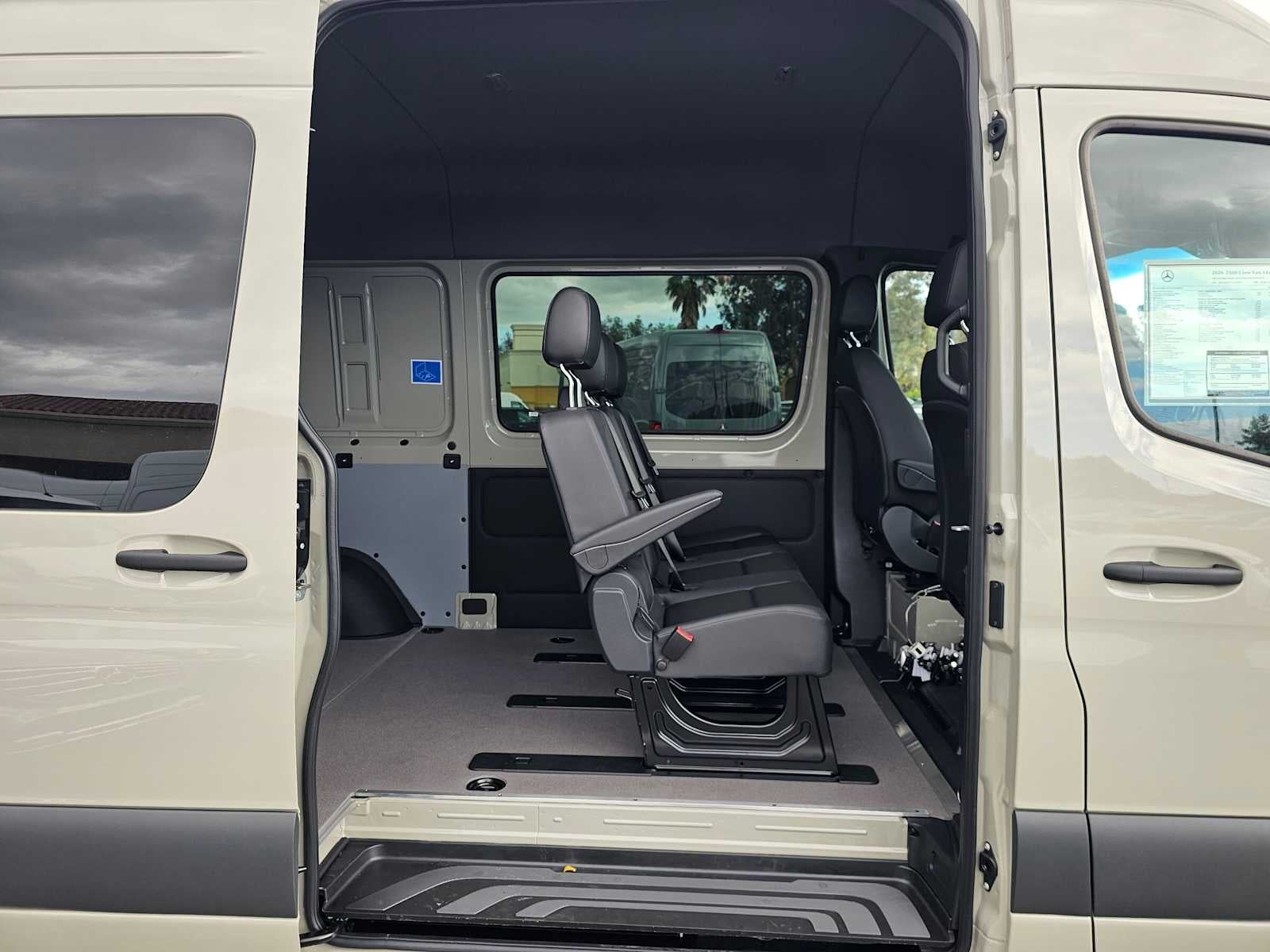 2026 Mercedes-Benz Sprinter Crew 2500 Standard Roof I4 Diesel HO 144 AWD