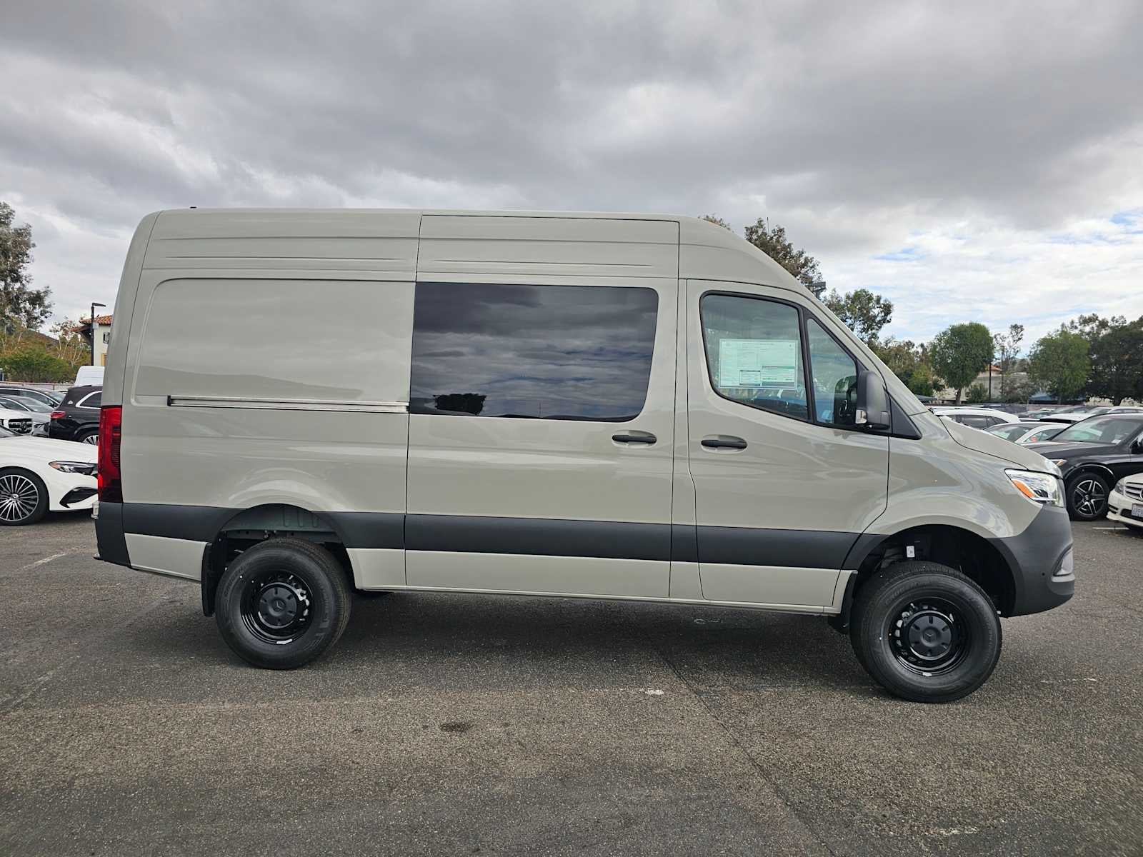 2026 Mercedes-Benz Sprinter Crew 2500 Standard Roof I4 Diesel HO 144 AWD