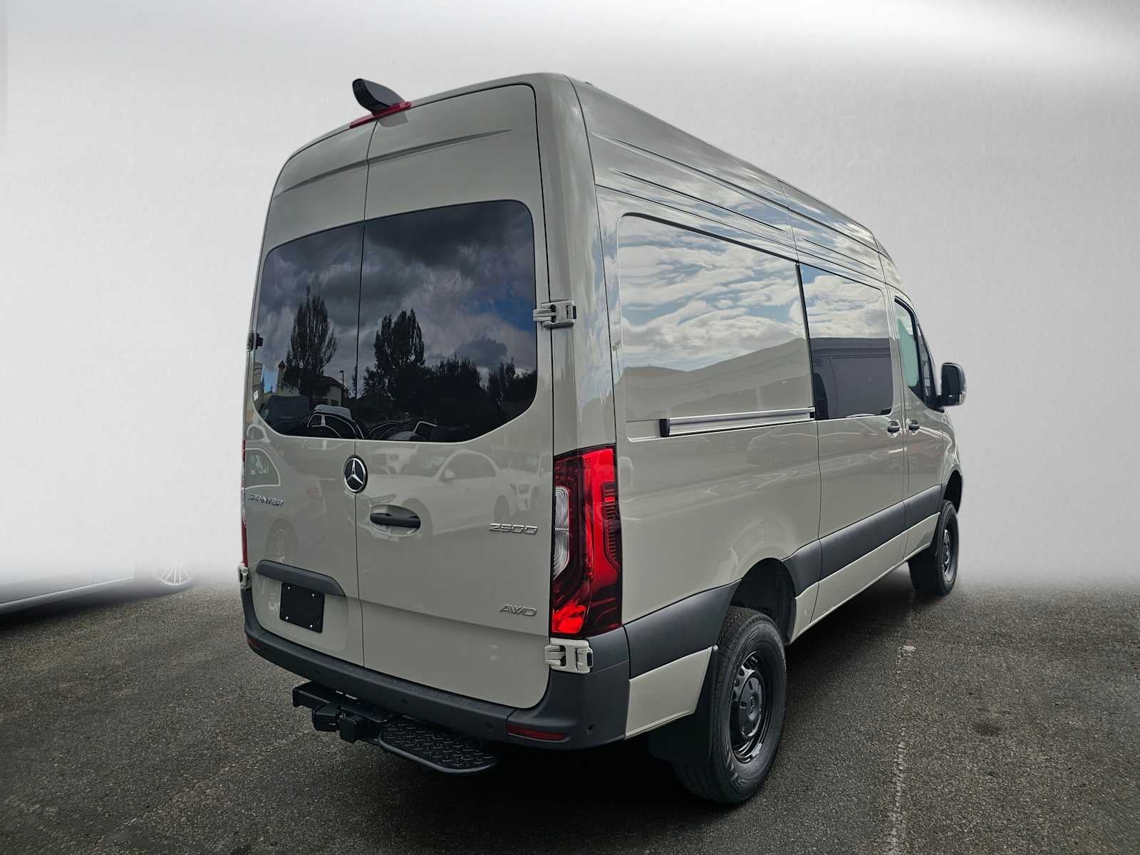 2026 Mercedes-Benz Sprinter Crew 2500 Standard Roof I4 Diesel HO 144 AWD