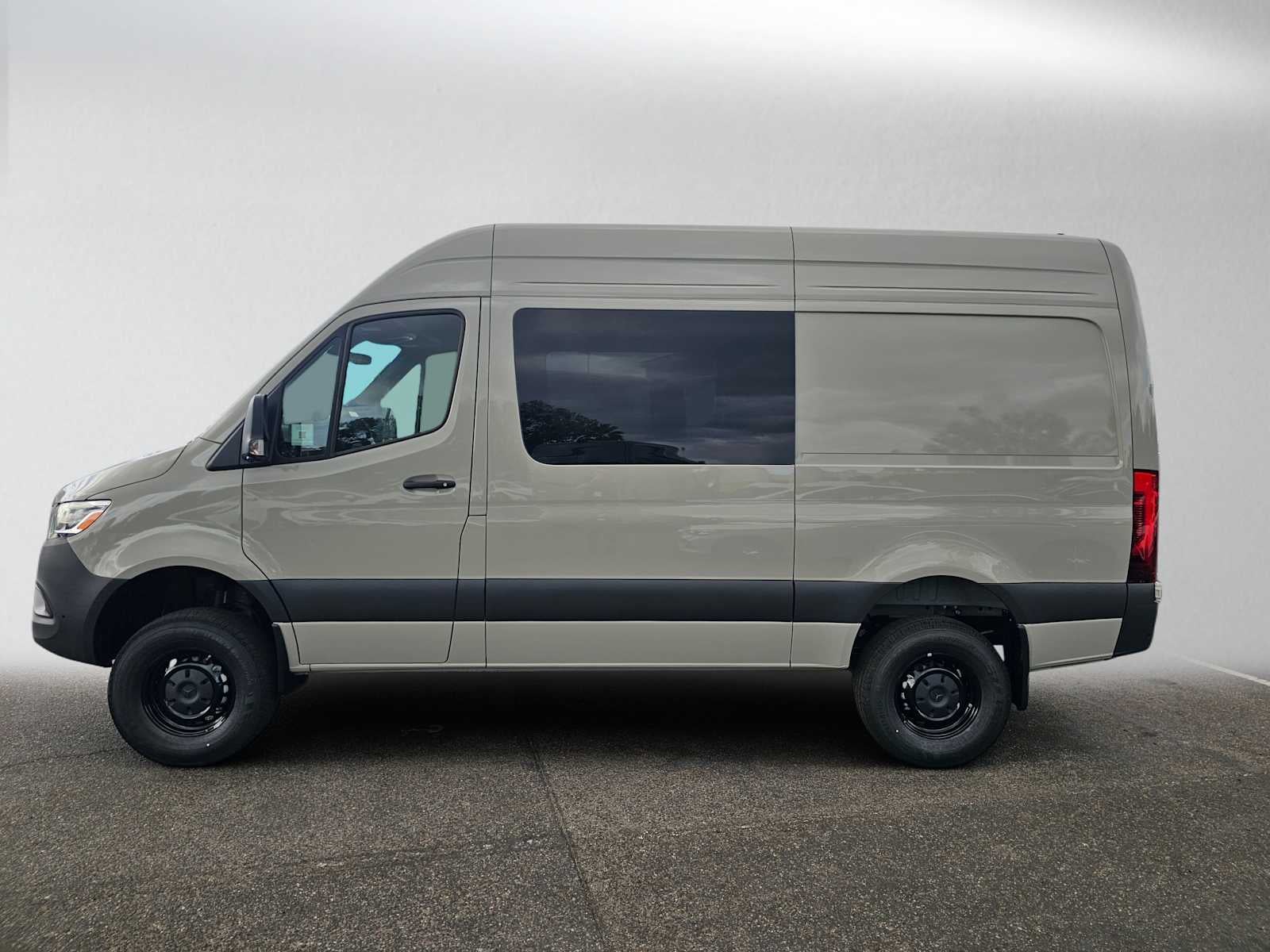 2026 Mercedes-Benz Sprinter Crew 2500 Standard Roof I4 Diesel HO 144 AWD