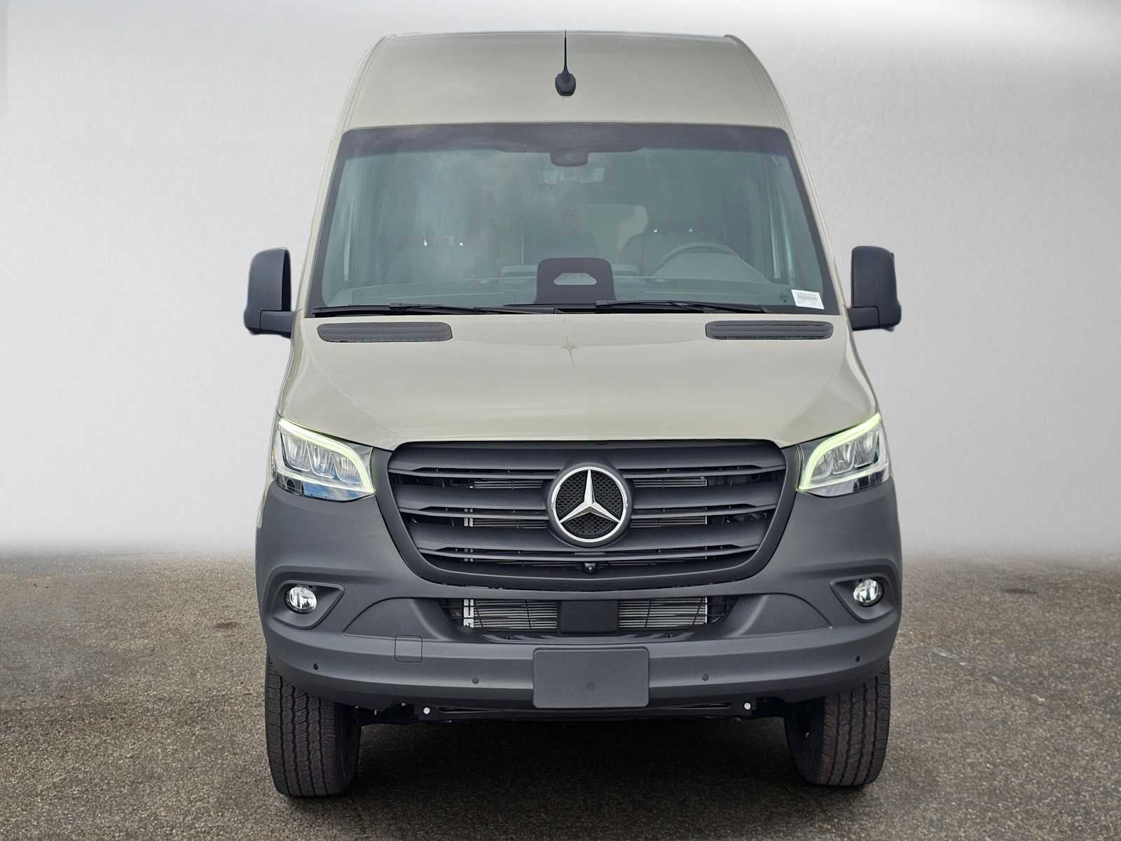2026 Mercedes-Benz Sprinter Crew 2500 Standard Roof I4 Diesel HO 144 AWD