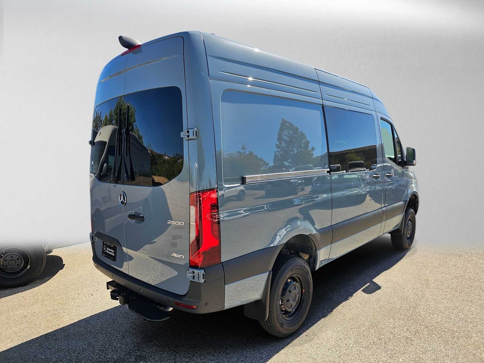 2026 Mercedes-Benz Sprinter Crew 2500 Standard Roof I4 Diesel HO 144 AWD