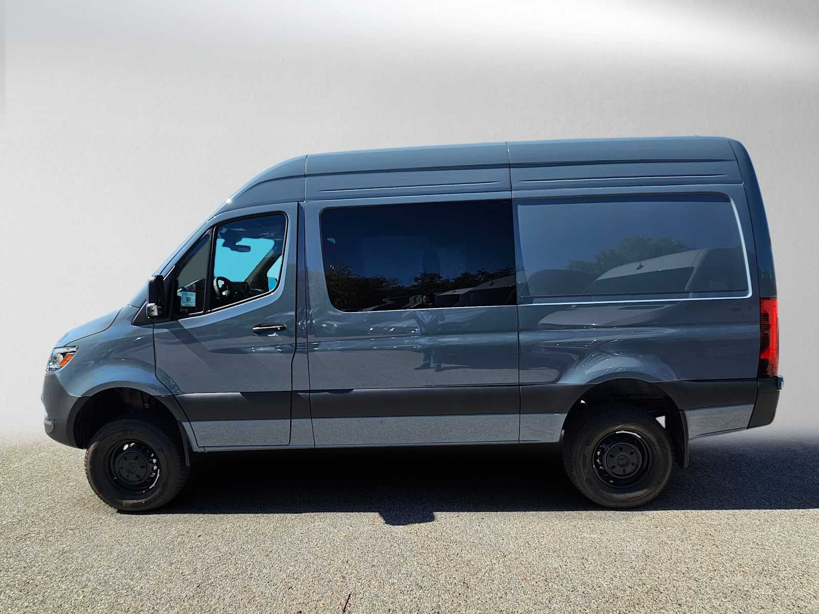 2026 Mercedes-Benz Sprinter Crew 2500 Standard Roof I4 Diesel HO 144 AWD