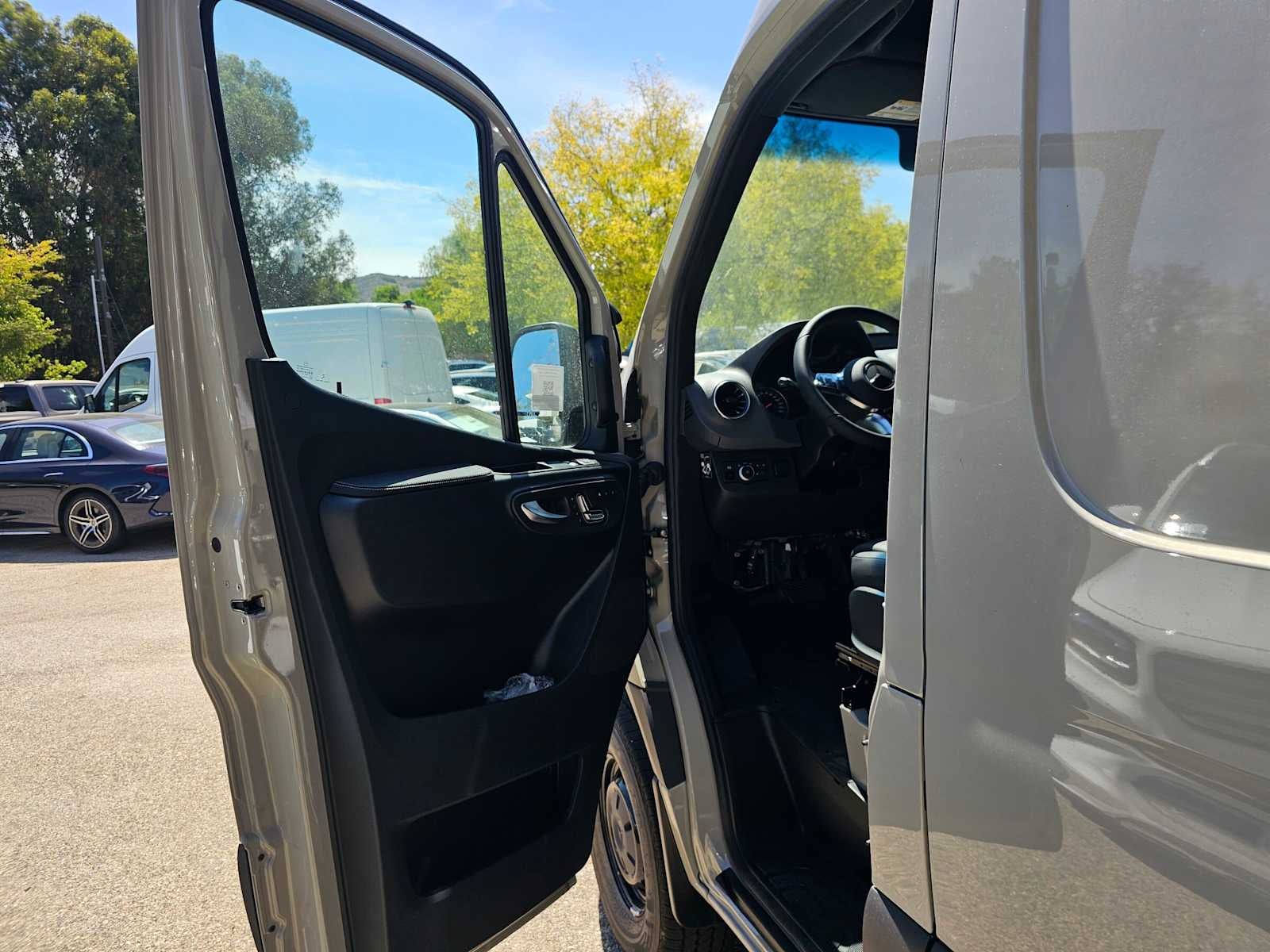 2026 Mercedes-Benz Sprinter Cargo 2500 Standard Roof I4 Diesel HO 144 AWD