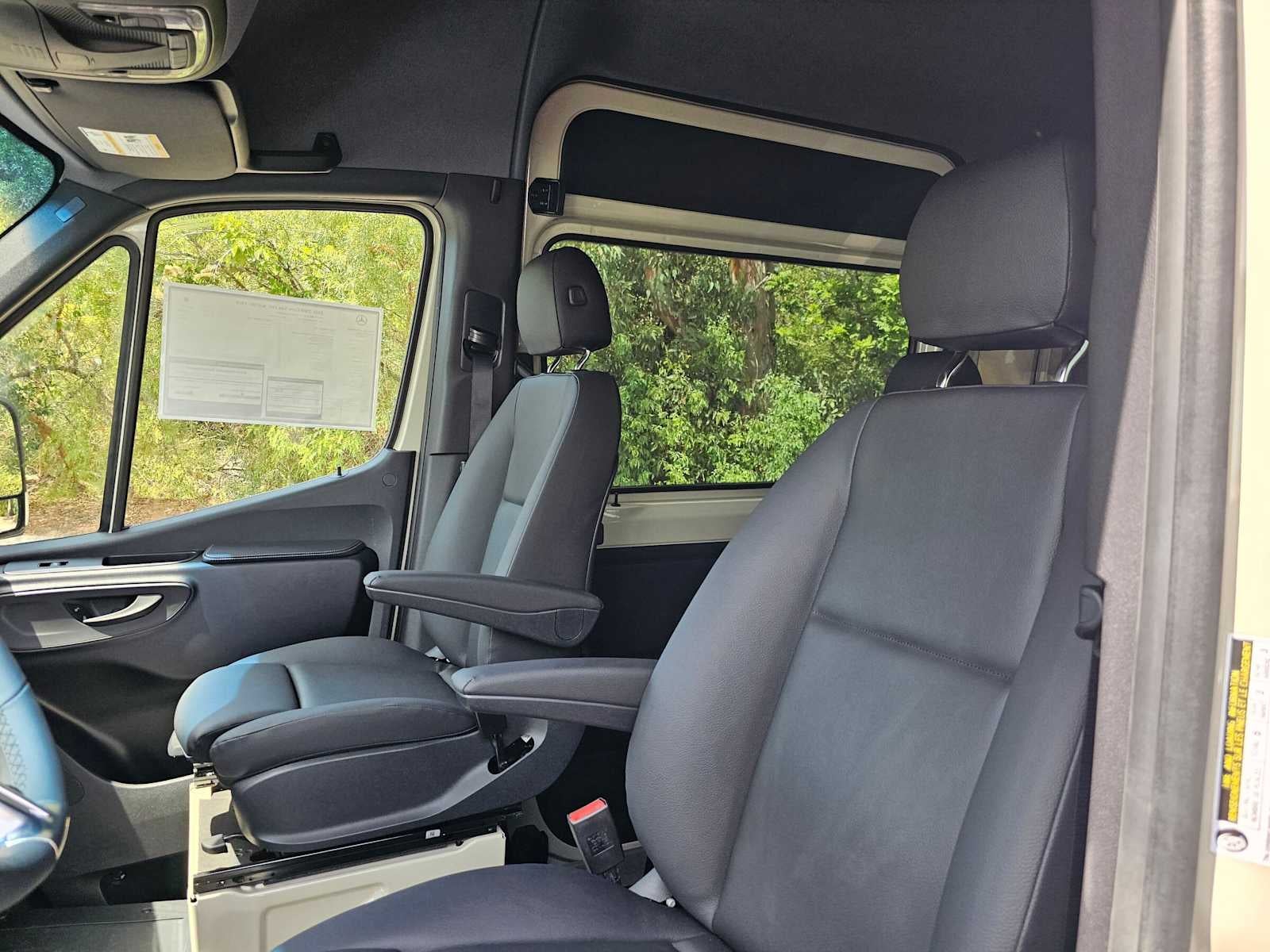 2026 Mercedes-Benz Sprinter Crew 2500 Standard Roof I4 Diesel HO 144 AWD