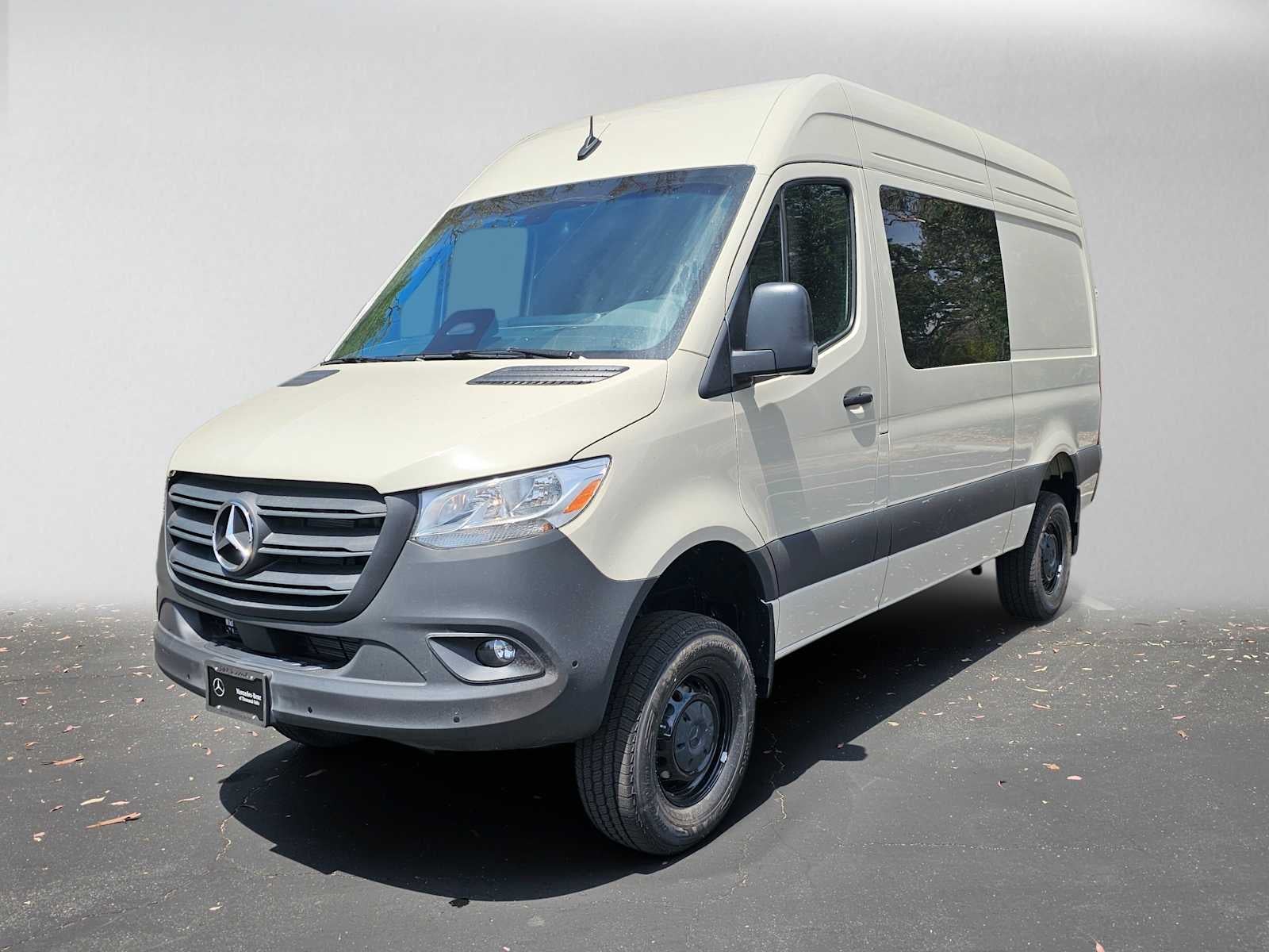 2026 Mercedes-Benz Sprinter Crew 2500 Standard Roof I4 Diesel HO 144 AWD