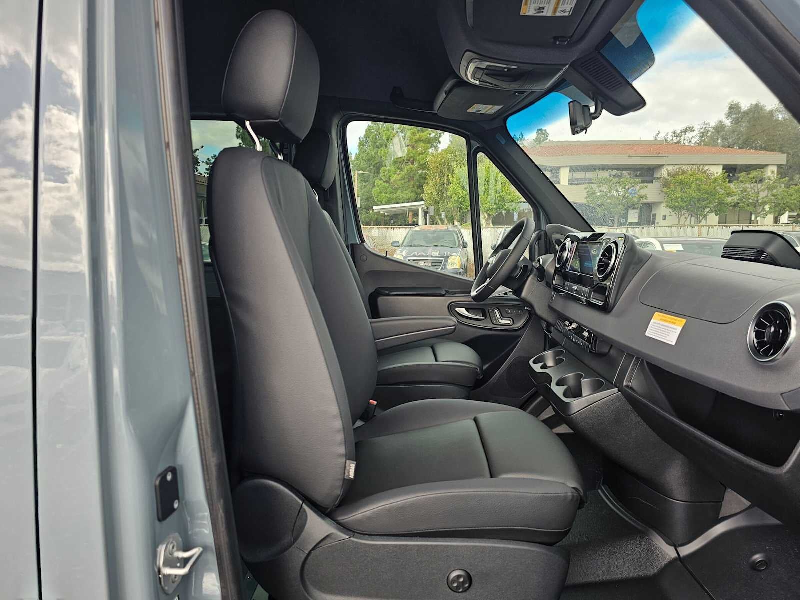 2026 Mercedes-Benz Sprinter Crew 2500 Standard Roof I4 Diesel HO 144 AWD