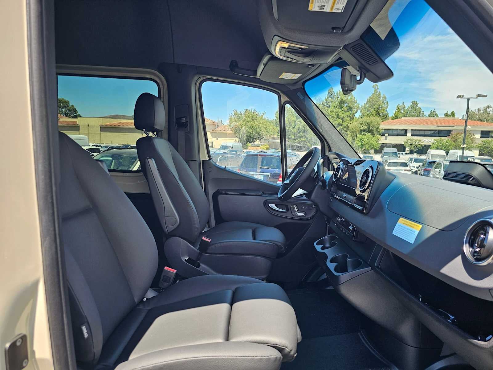 2026 Mercedes-Benz Sprinter Crew 2500 Standard Roof I4 Diesel HO 144 AWD
