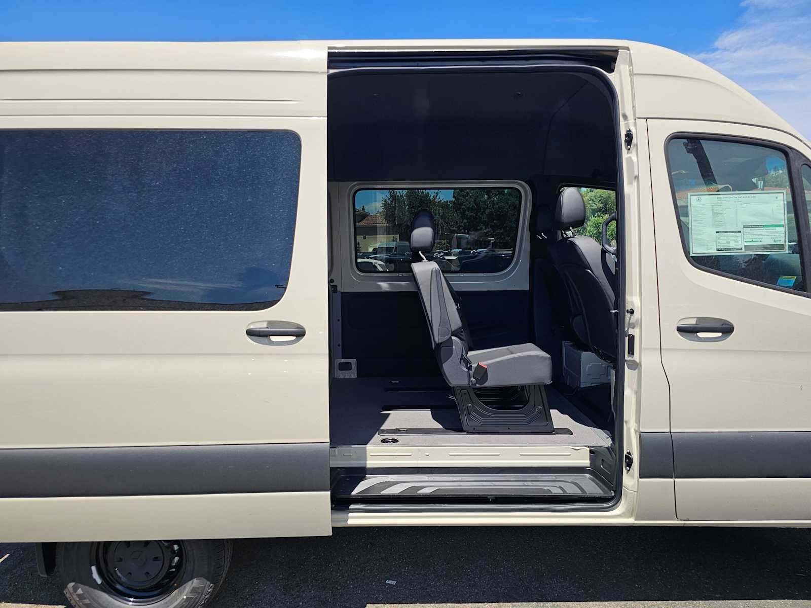 2026 Mercedes-Benz Sprinter Crew 2500 Standard Roof I4 Diesel HO 144 AWD