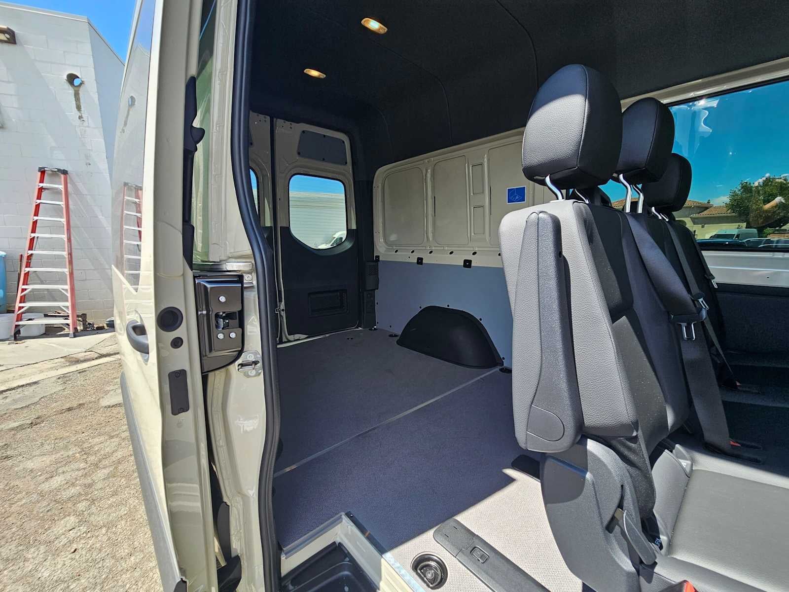 2026 Mercedes-Benz Sprinter Crew 2500 Standard Roof I4 Diesel HO 144 AWD