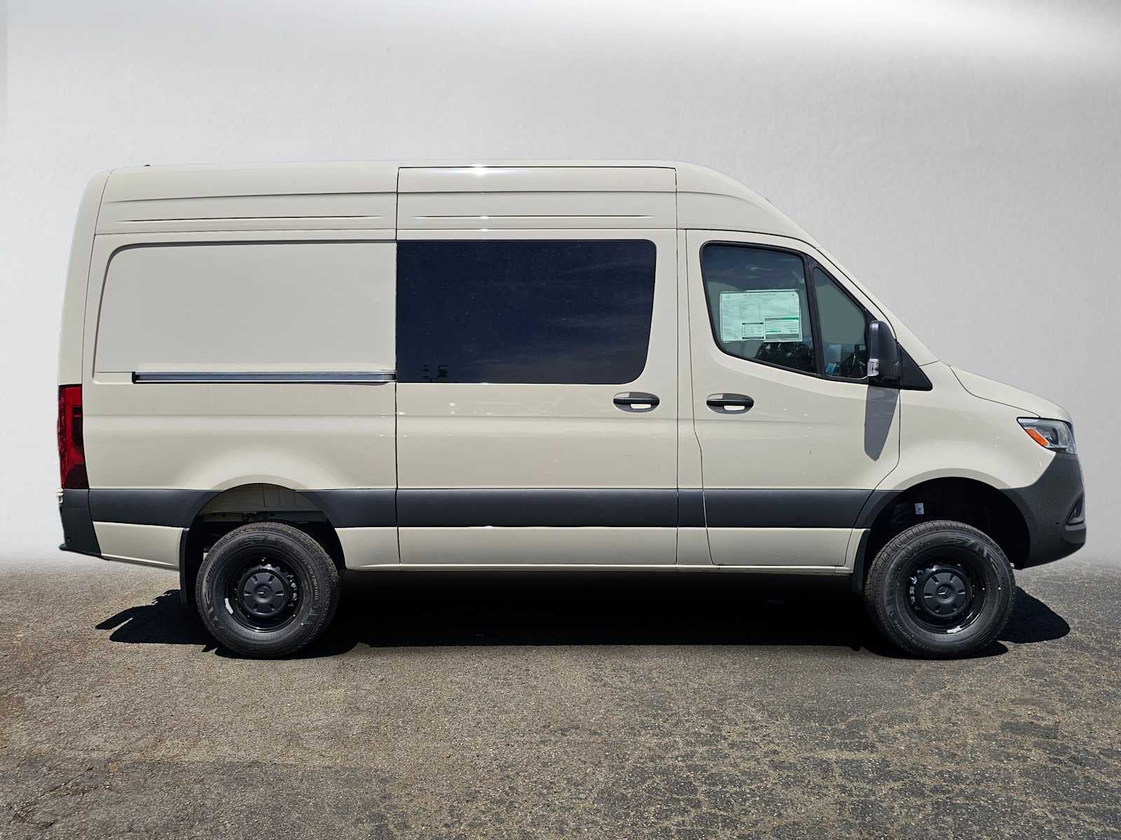 2026 Mercedes-Benz Sprinter Crew 2500 Standard Roof I4 Diesel HO 144 AWD