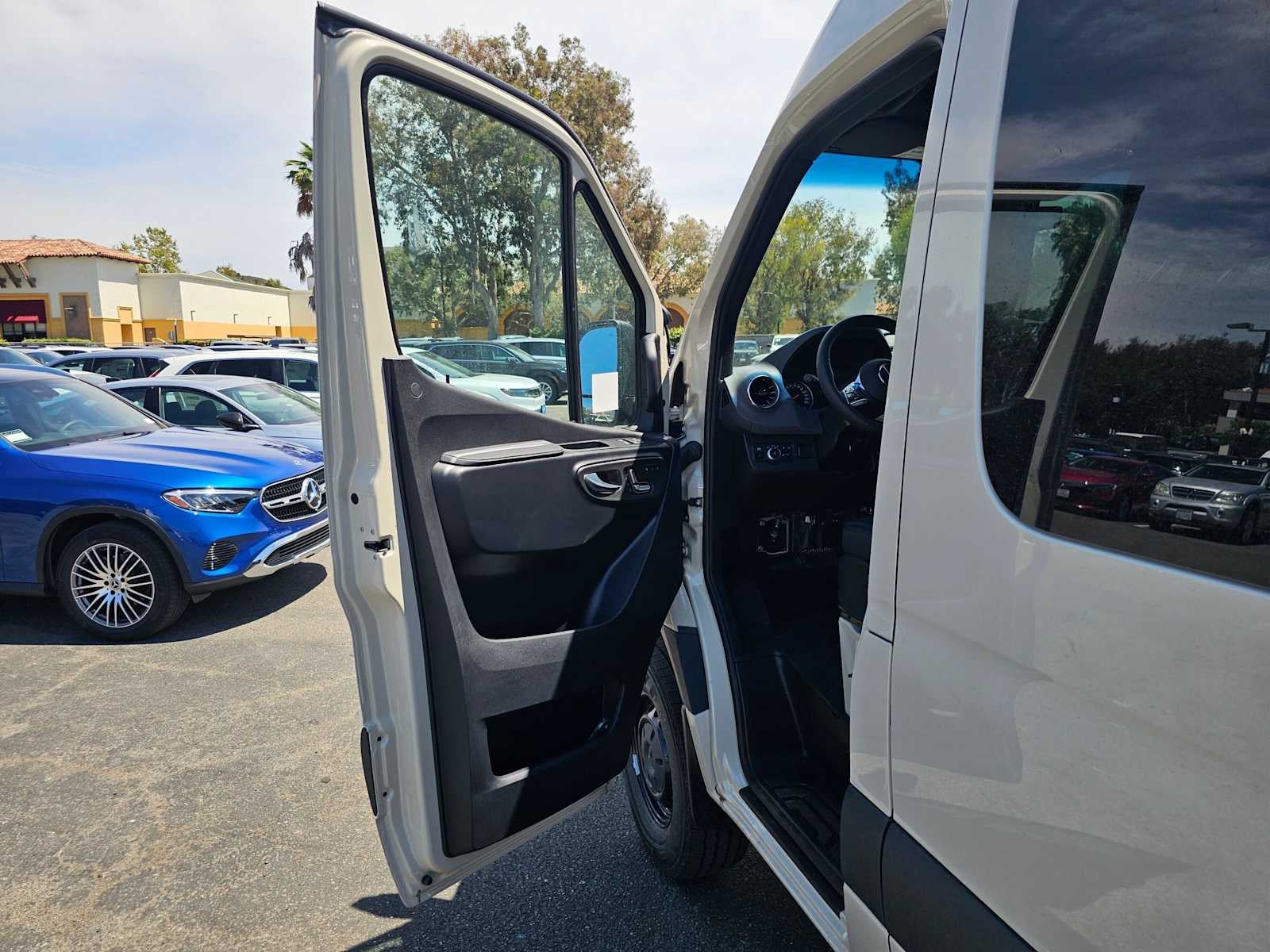 2026 Mercedes-Benz Sprinter Crew 2500 Standard Roof I4 Diesel HO 144 AWD