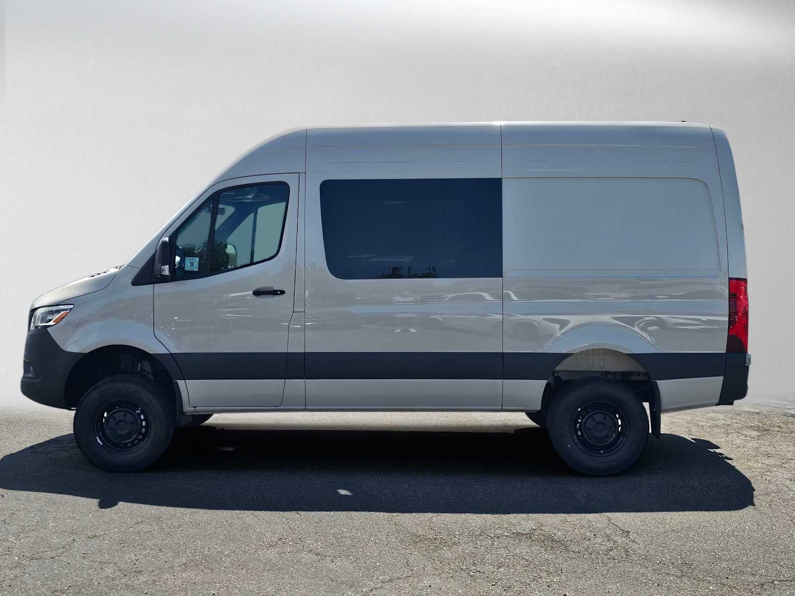 2026 Mercedes-Benz Sprinter Crew 2500 Standard Roof I4 Diesel HO 144 AWD