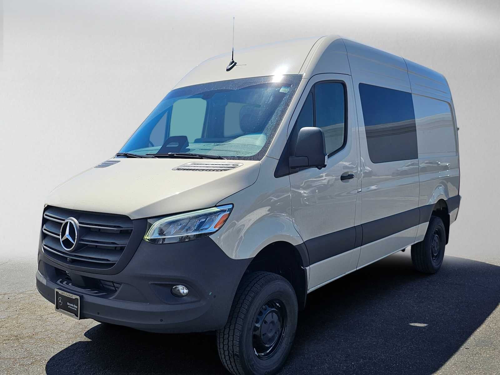 2026 Mercedes-Benz Sprinter Crew 2500 Standard Roof I4 Diesel HO 144 AWD