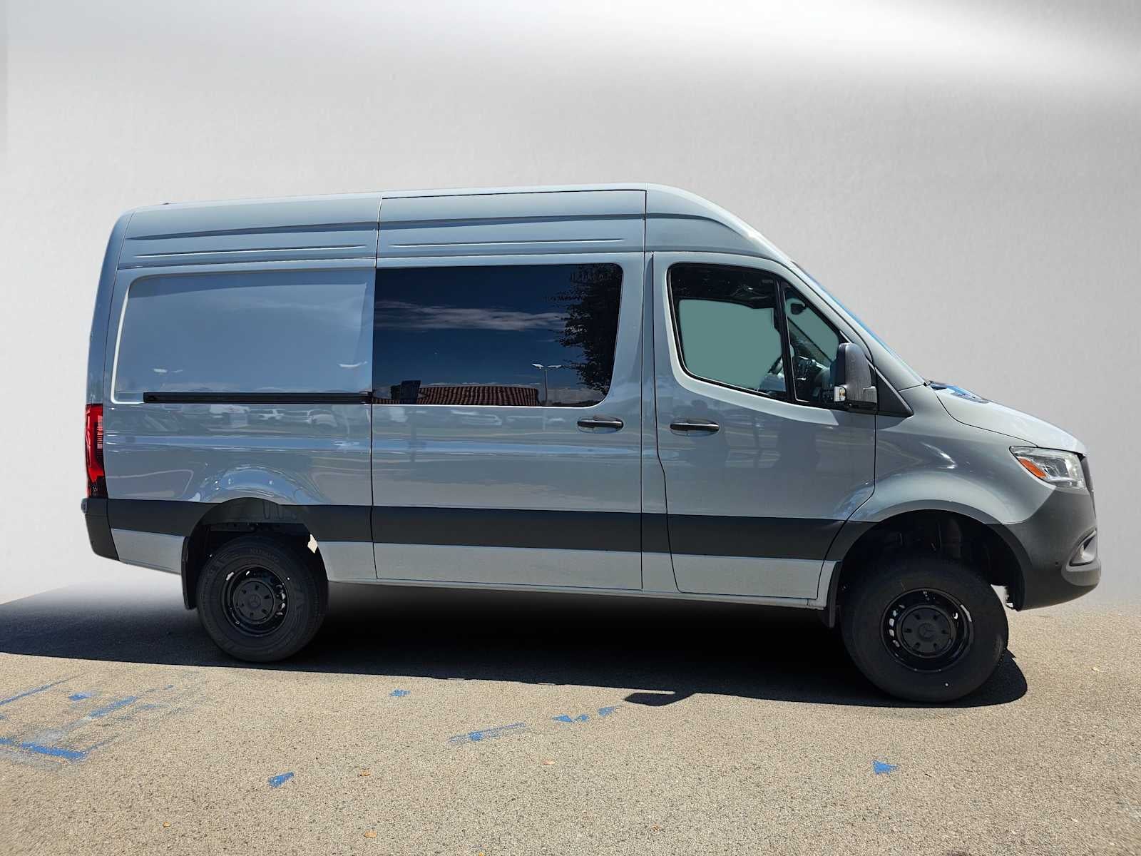2026 Mercedes-Benz Sprinter Crew 2500 Standard Roof I4 Diesel HO 144 AWD