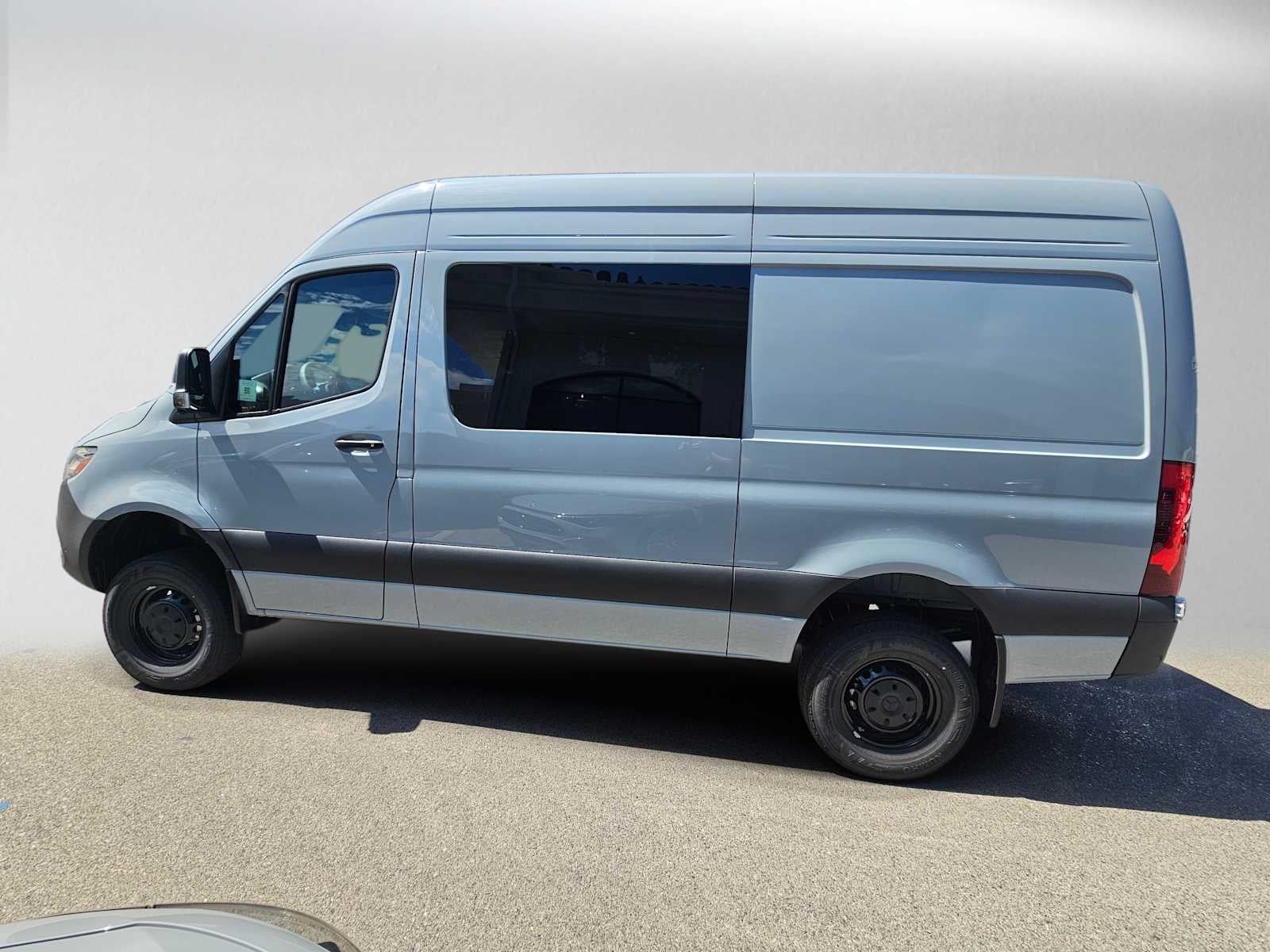 2026 Mercedes-Benz Sprinter Crew 2500 Standard Roof I4 Diesel HO 144 AWD