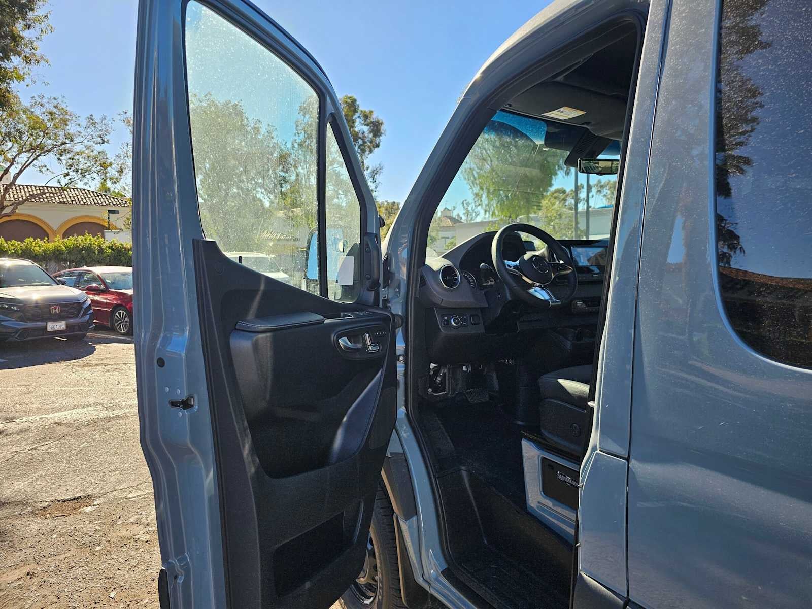 2026 Mercedes-Benz Sprinter Crew 2500 Standard Roof I4 Diesel HO 144 AWD