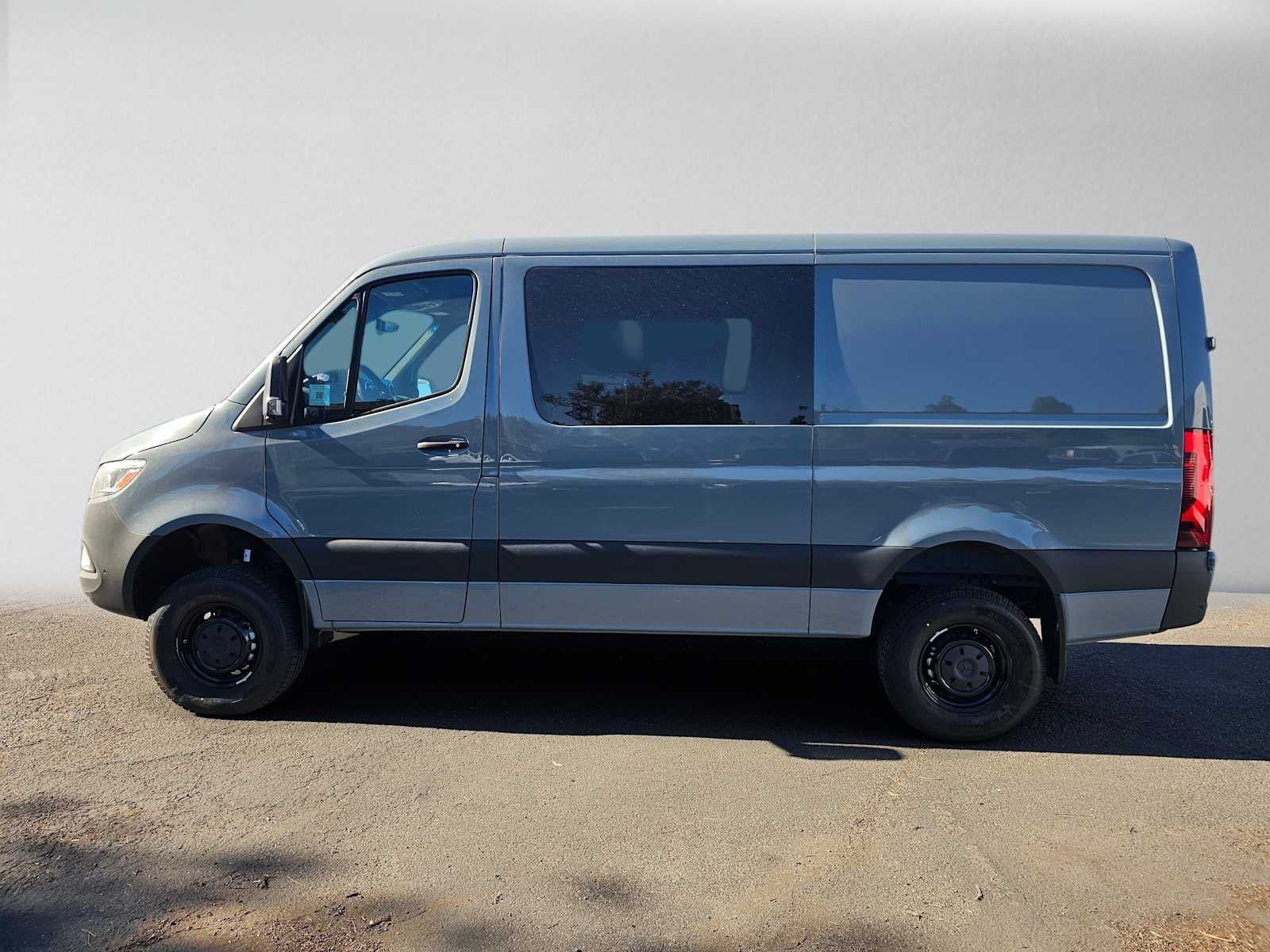2026 Mercedes-Benz Sprinter Crew 2500 Standard Roof I4 Diesel HO 144 AWD
