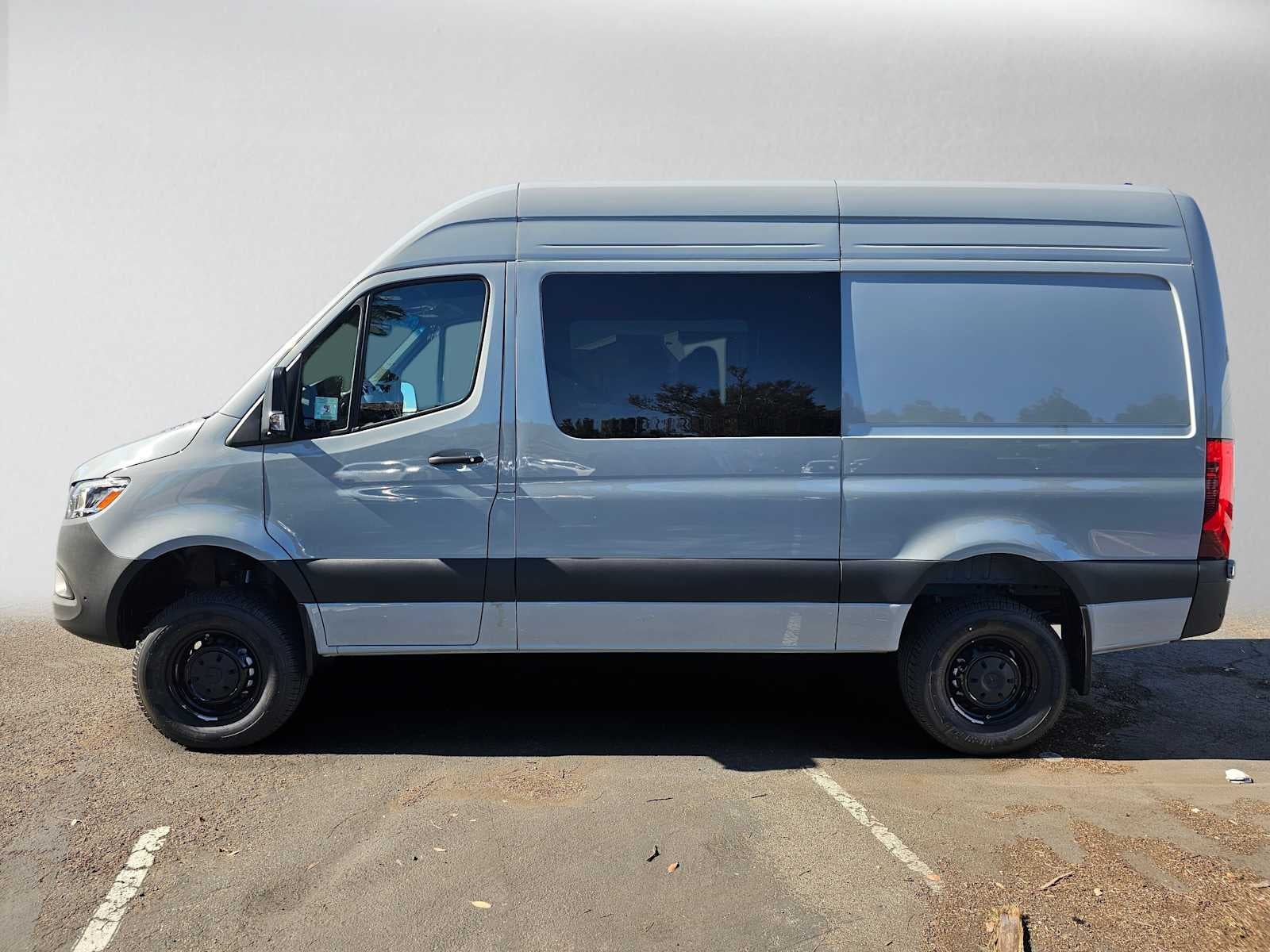 2026 Mercedes-Benz Sprinter Crew 2500 Standard Roof I4 Diesel HO 144 AWD