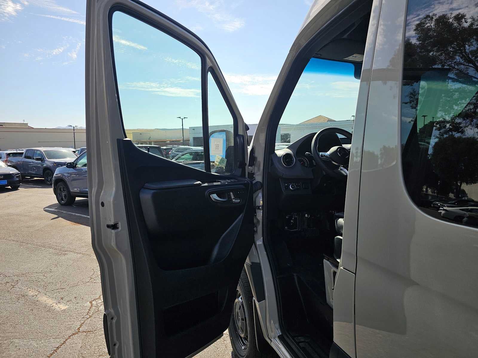 2026 Mercedes-Benz Sprinter 2500 Standard Roof I4 Diesel HO 144 AWD