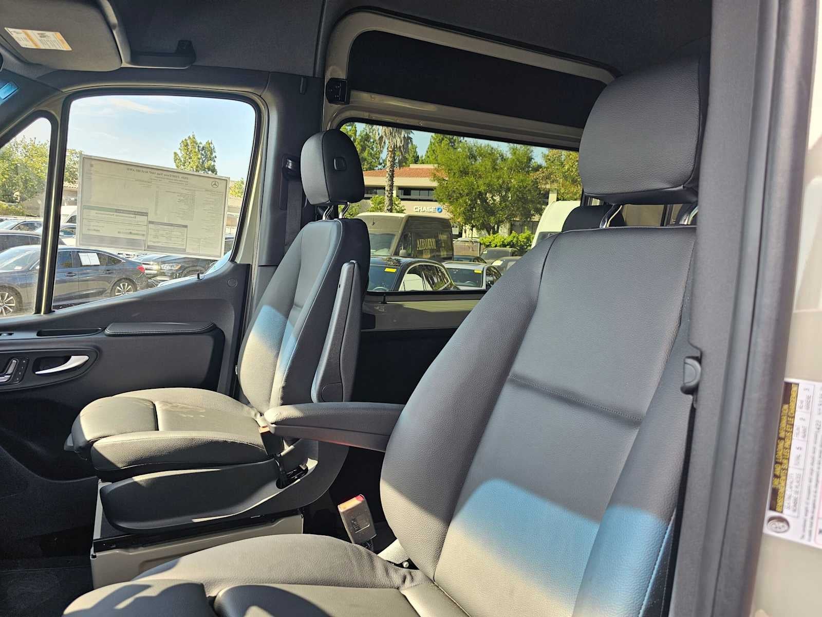 2026 Mercedes-Benz Sprinter 2500 Standard Roof I4 Diesel HO 144 AWD