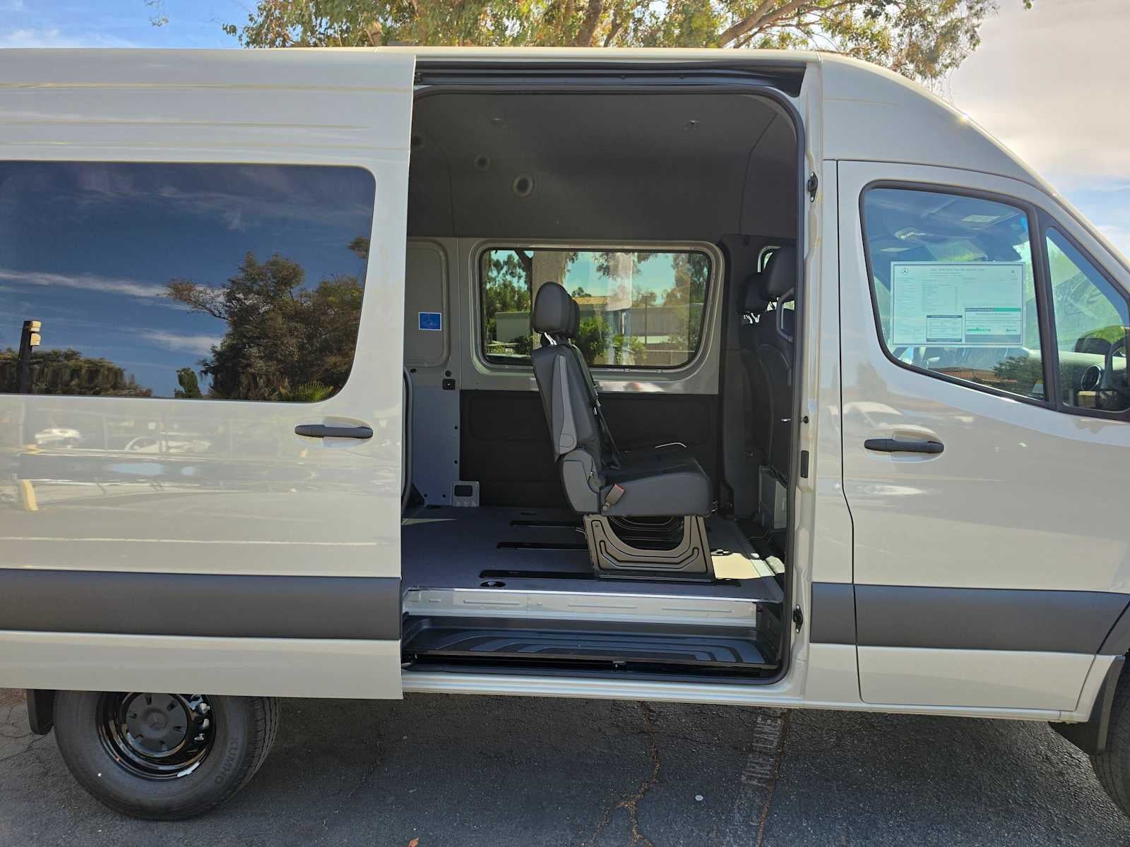 2026 Mercedes-Benz Sprinter Crew 2500 Standard Roof I4 Diesel HO 144 AWD