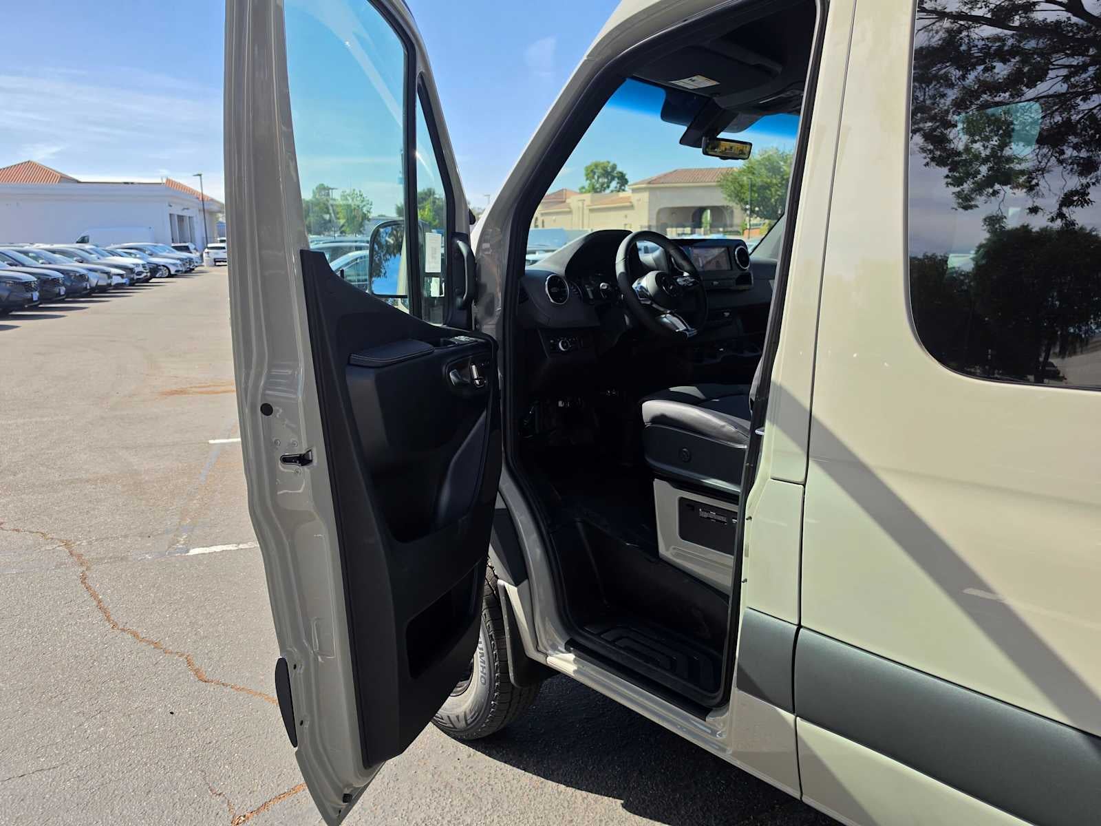 2026 Mercedes-Benz Sprinter Crew 2500 Standard Roof I4 Diesel HO 144 AWD