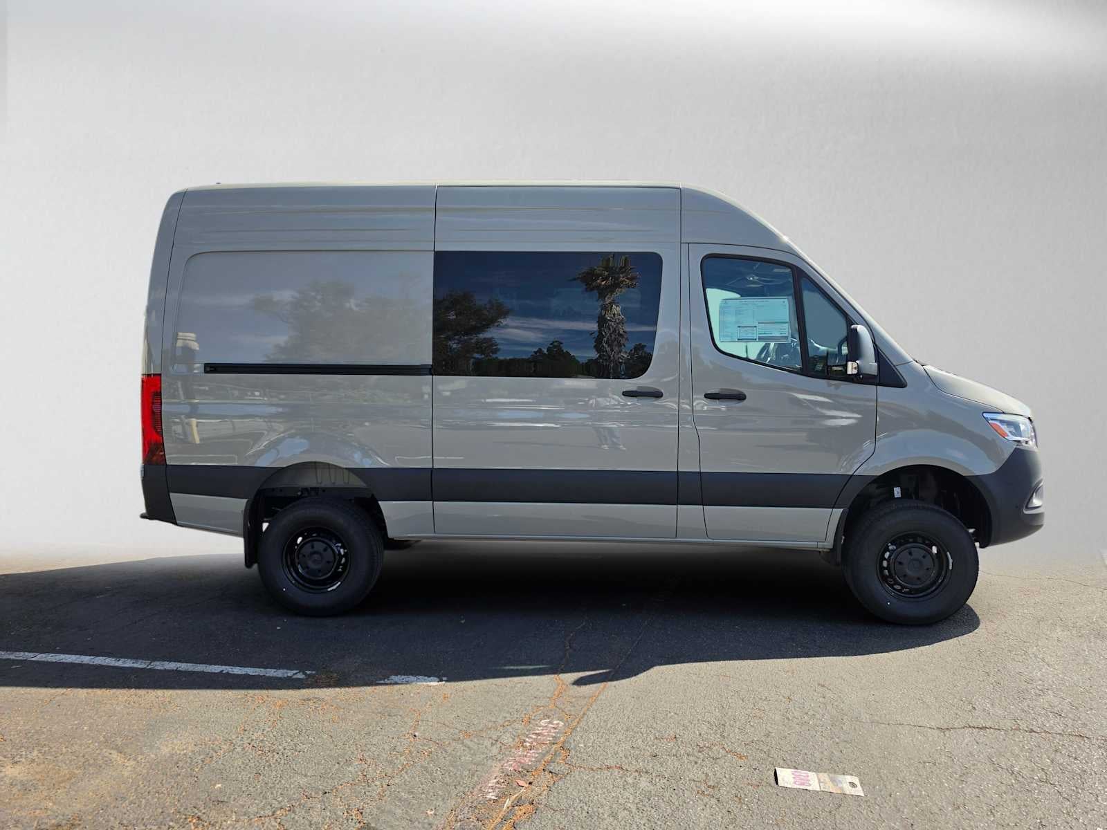 2026 Mercedes-Benz Sprinter Crew 2500 Standard Roof I4 Diesel HO 144 AWD