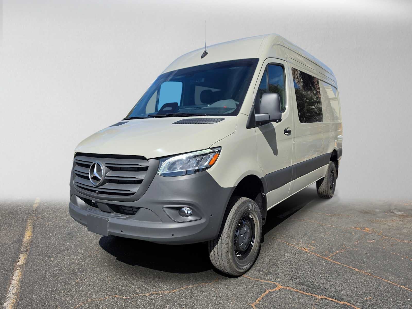 2026 Mercedes-Benz Sprinter Crew 2500 Standard Roof I4 Diesel HO 144 AWD