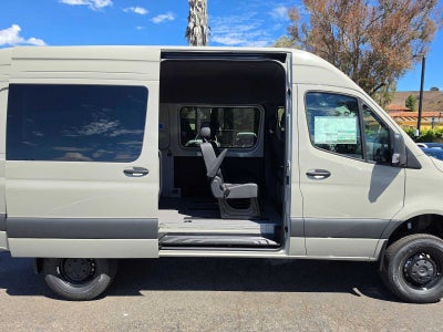 2026 Mercedes-Benz Sprinter Crew 2500 Standard Roof I4 Diesel HO 144 AWD