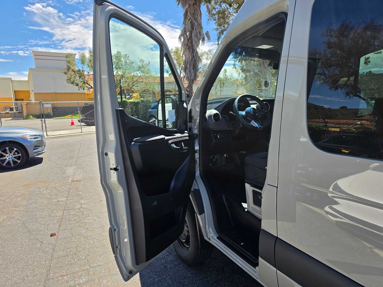 2026 Mercedes-Benz Sprinter Crew 2500 Standard Roof I4 Diesel HO 144 AWD