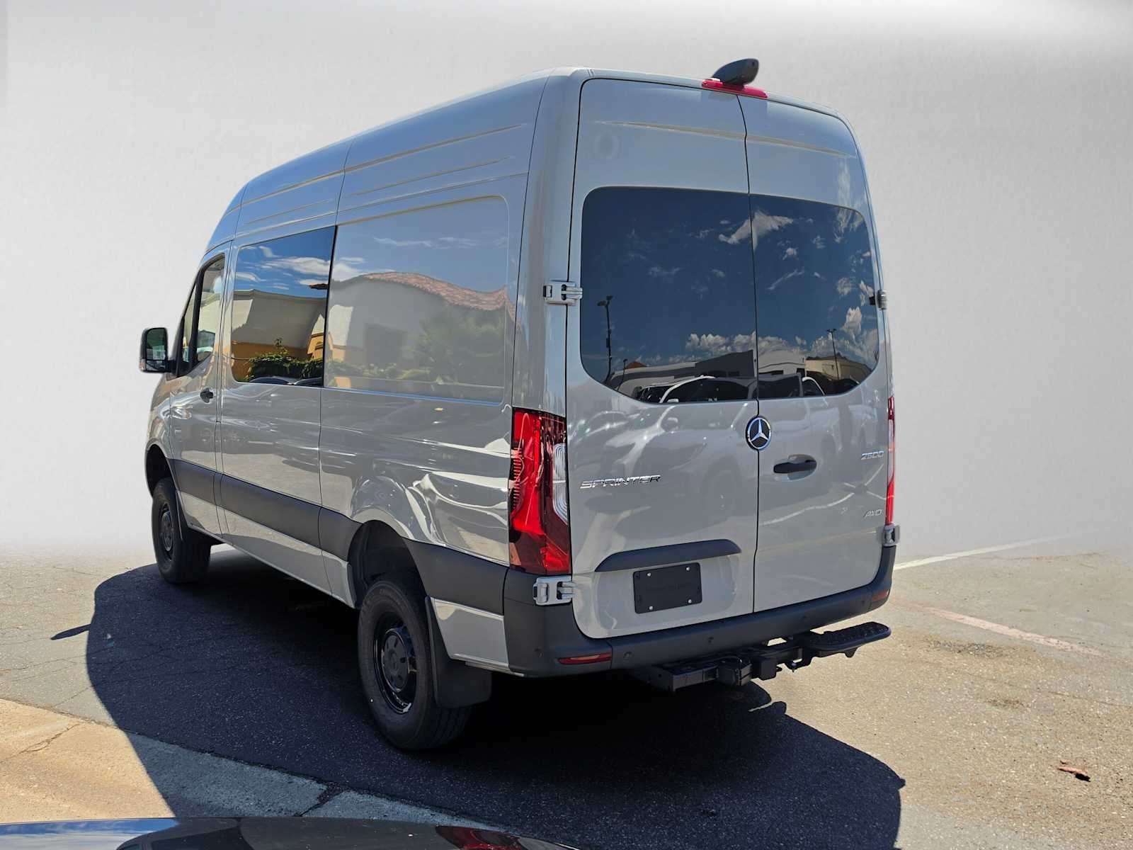 2026 Mercedes-Benz Sprinter Crew 2500 Standard Roof I4 Diesel HO 144 AWD