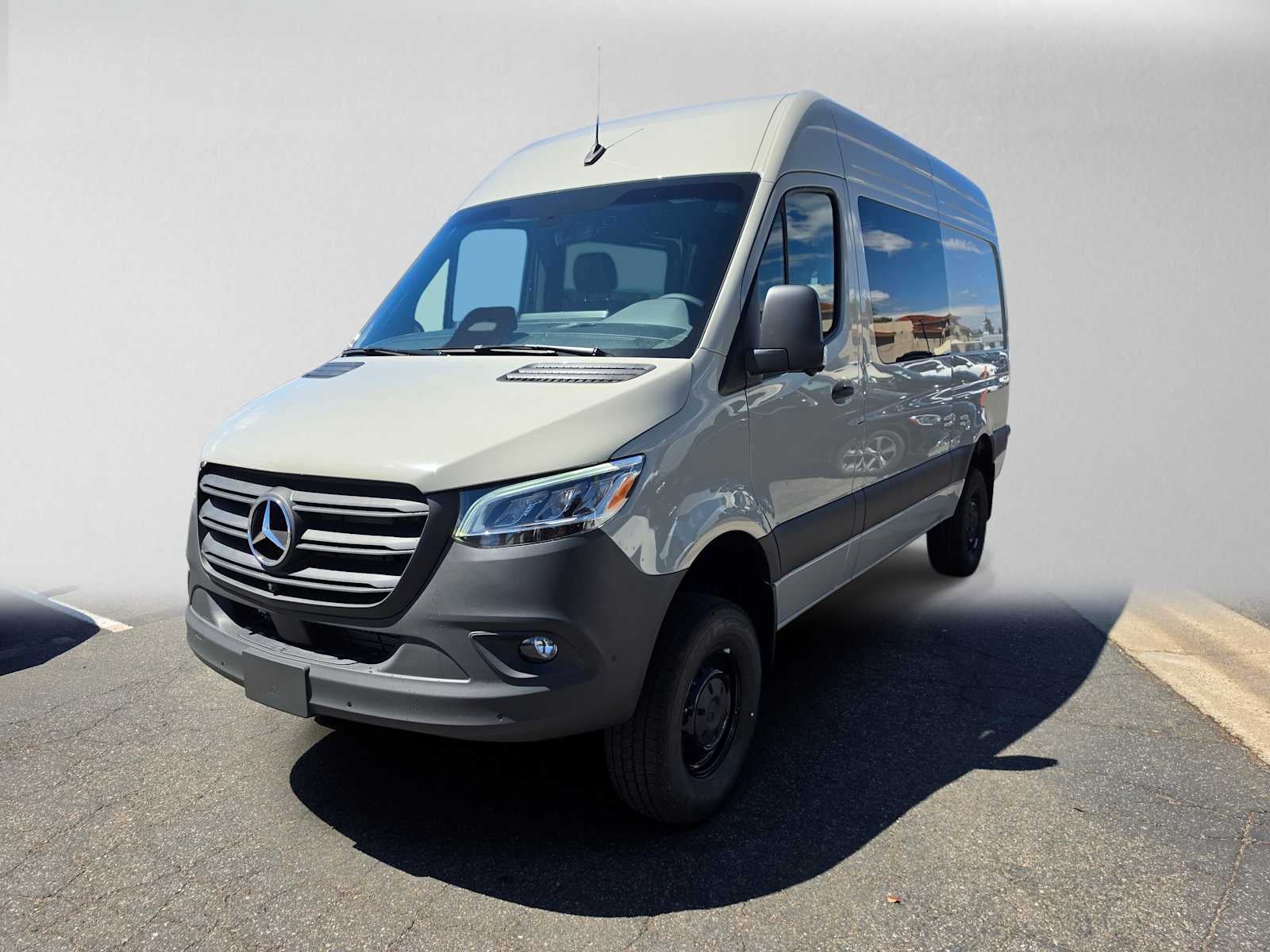 2026 Mercedes-Benz Sprinter Crew 2500 Standard Roof I4 Diesel HO 144 AWD