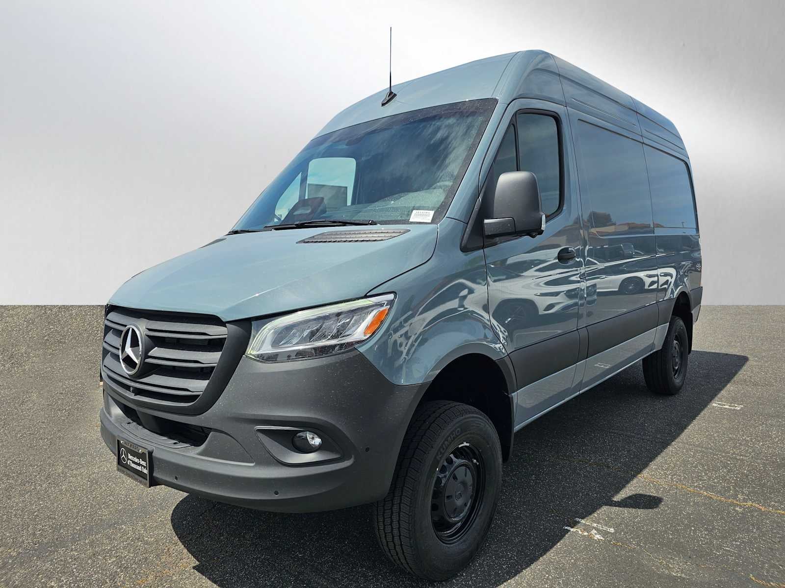 2026 Mercedes-Benz Sprinter 2500 Standard Roof I4 Diesel HO 144 AWD