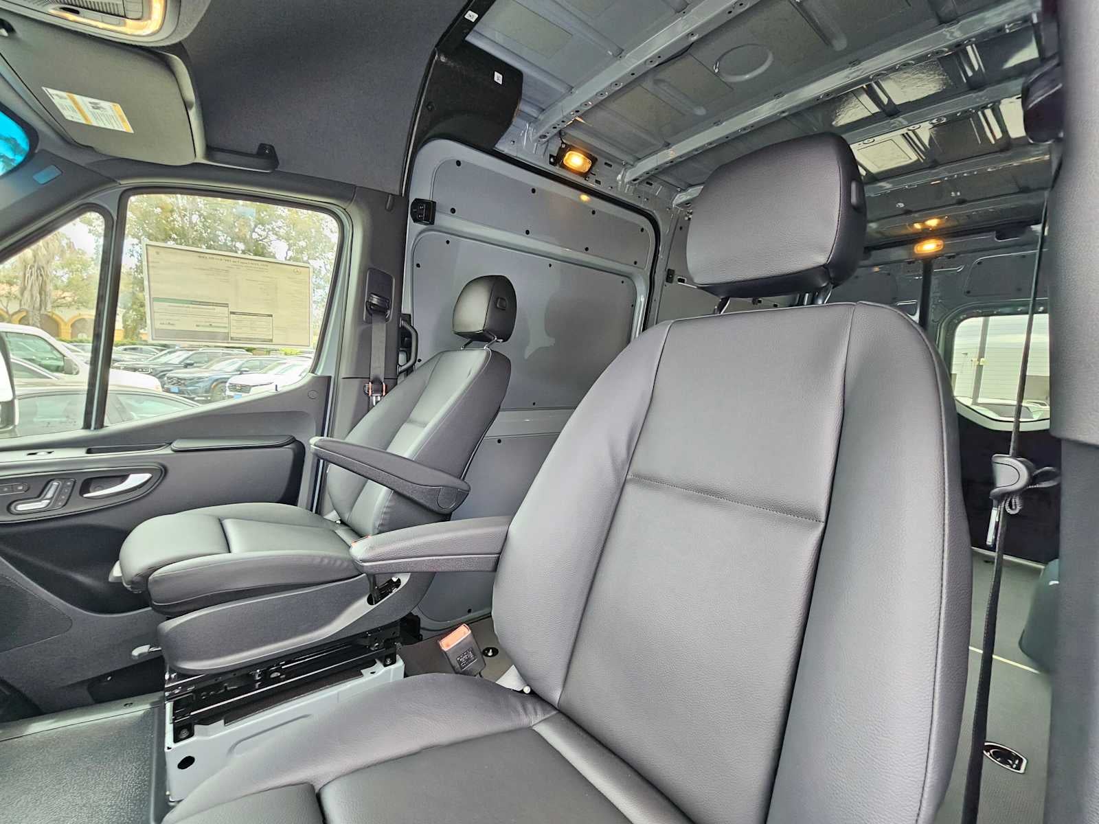 2026 Mercedes-Benz Sprinter 2500 Standard Roof I4 Diesel HO 144 AWD