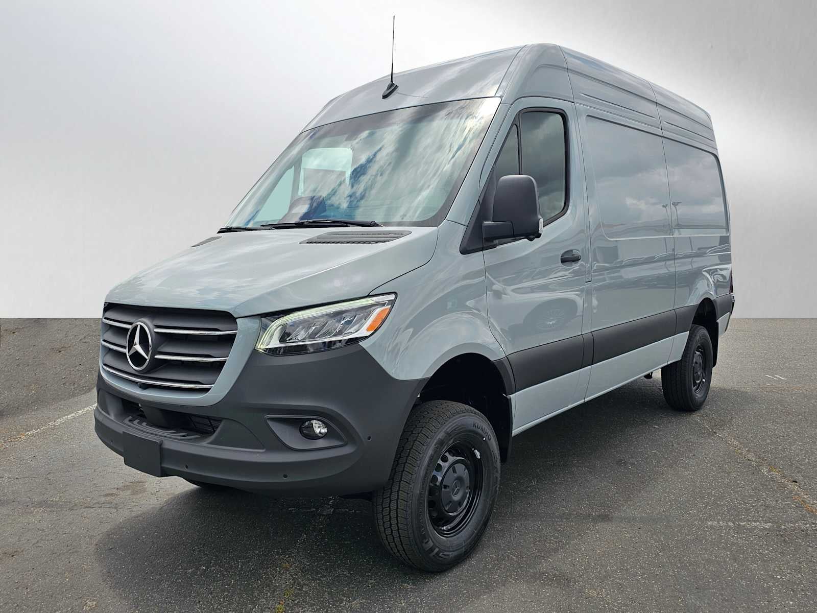 2026 Mercedes-Benz Sprinter 2500 Standard Roof I4 Diesel HO 144 AWD