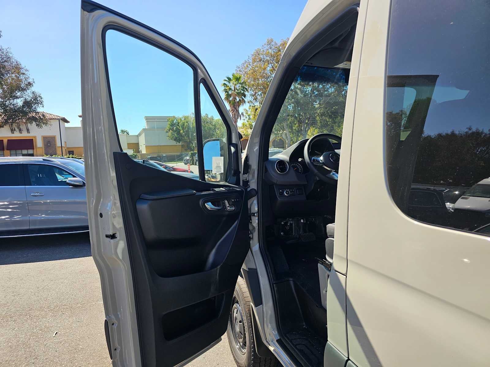 2026 Mercedes-Benz Sprinter 2500 Standard Roof I4 Diesel HO 144 AWD