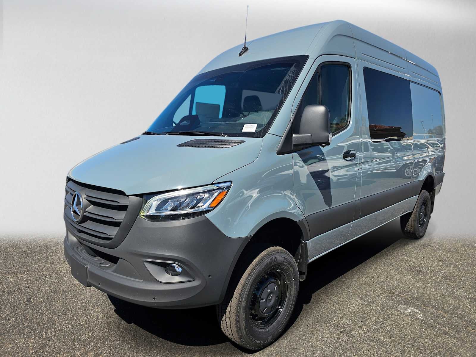 2026 Mercedes-Benz Sprinter 2500 Standard Roof I4 Diesel HO 144 AWD