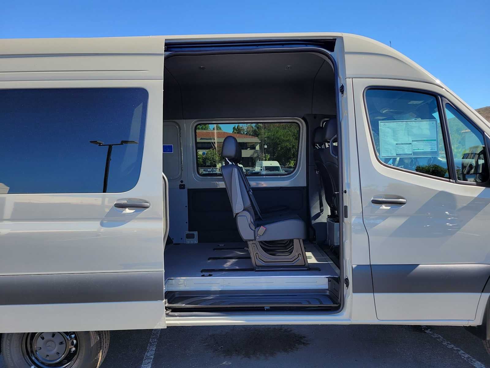 2026 Mercedes-Benz Sprinter Crew 2500 Standard Roof I4 Diesel HO 144 AWD
