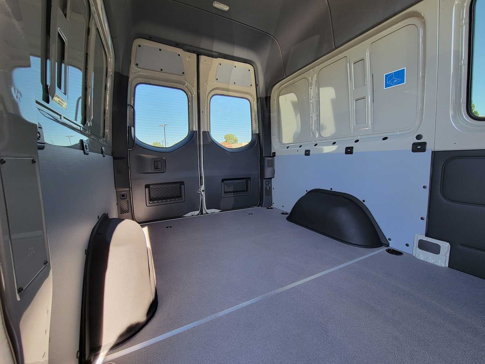 2026 Mercedes-Benz Sprinter Crew 2500 Standard Roof I4 Diesel HO 144 AWD