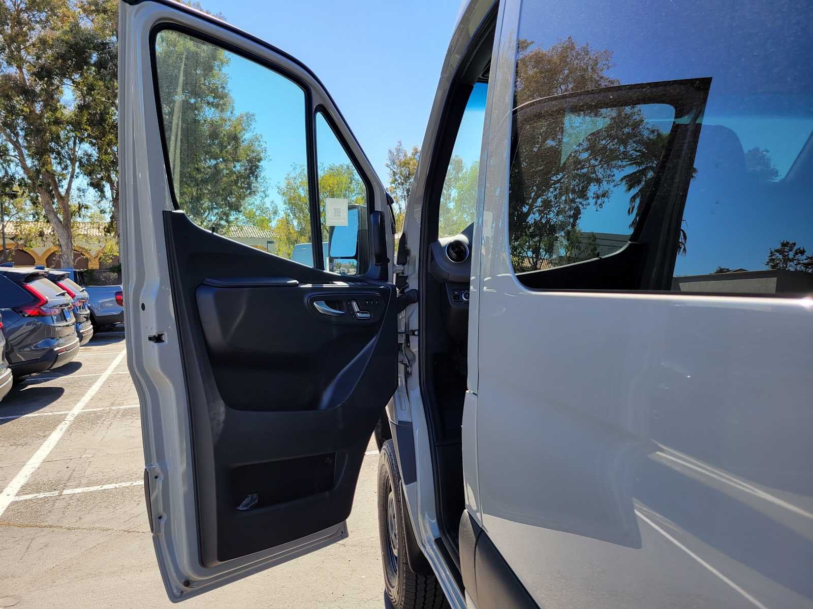 2026 Mercedes-Benz Sprinter Crew 2500 Standard Roof I4 Diesel HO 144 AWD
