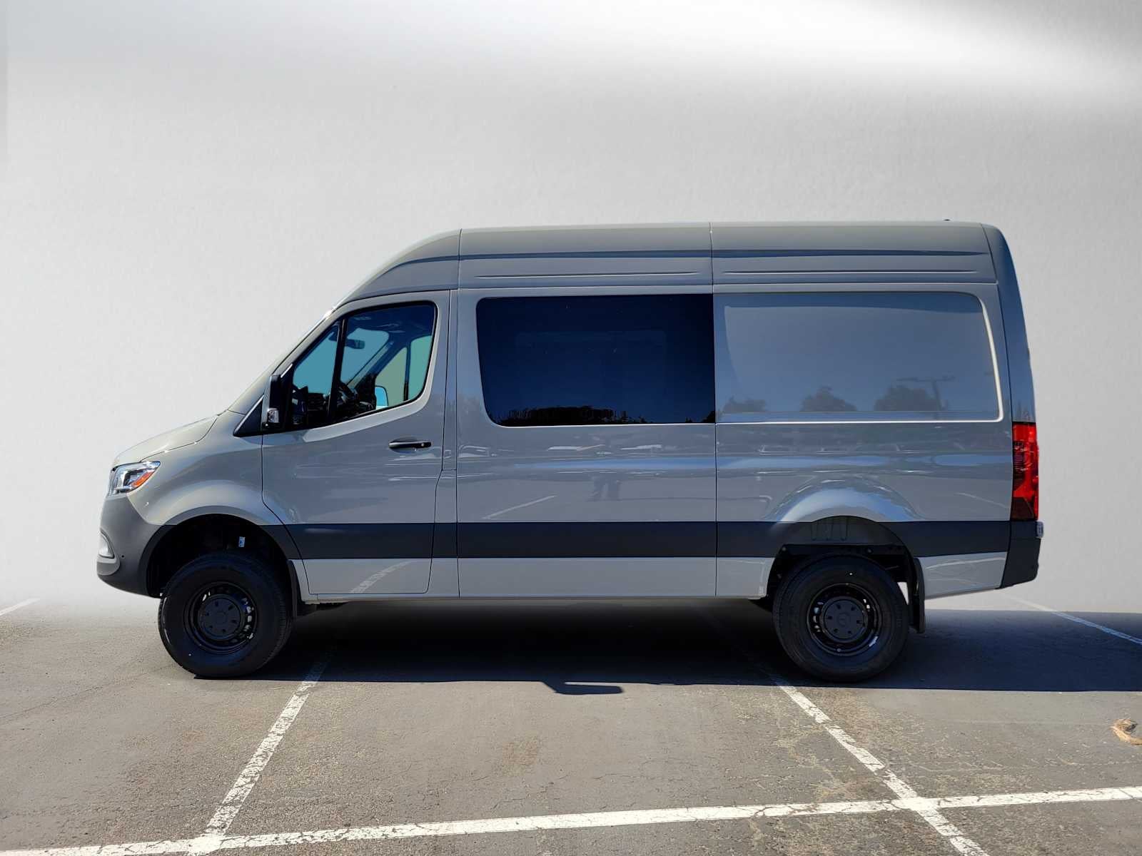 2026 Mercedes-Benz Sprinter Crew 2500 Standard Roof I4 Diesel HO 144 AWD