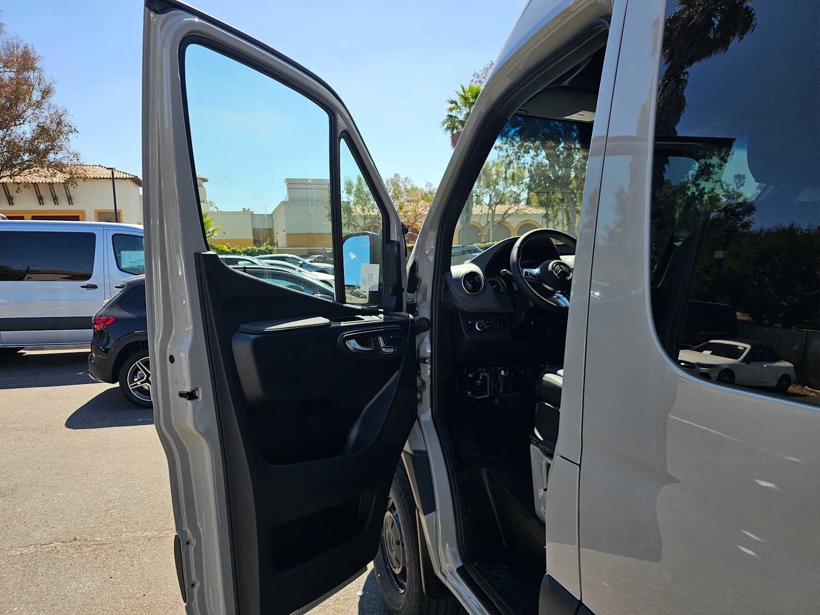 2026 Mercedes-Benz Sprinter Crew 2500 Standard Roof I4 Diesel HO 144 AWD