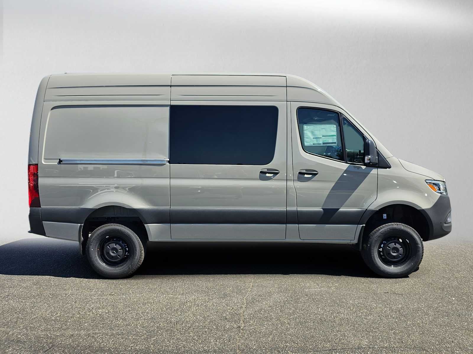 2026 Mercedes-Benz Sprinter Crew 2500 Standard Roof I4 Diesel HO 144 AWD