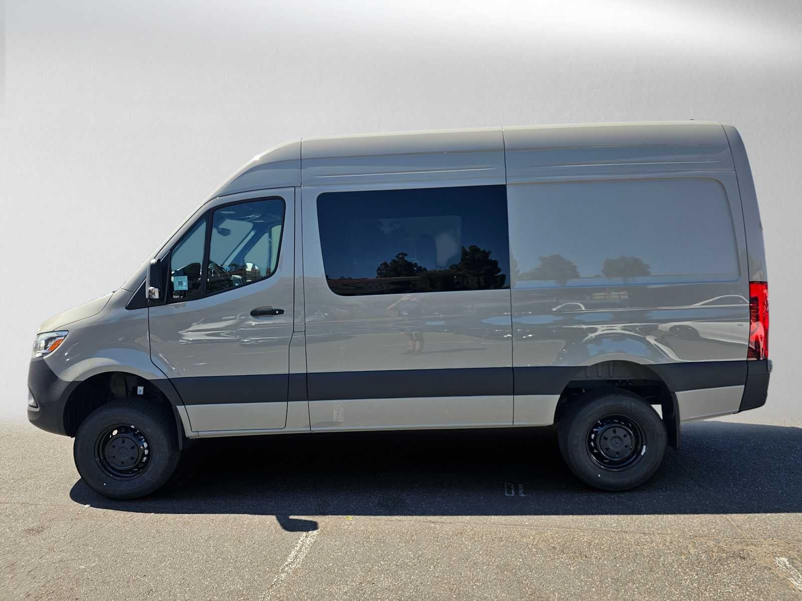 2026 Mercedes-Benz Sprinter Crew 2500 Standard Roof I4 Diesel HO 144 AWD