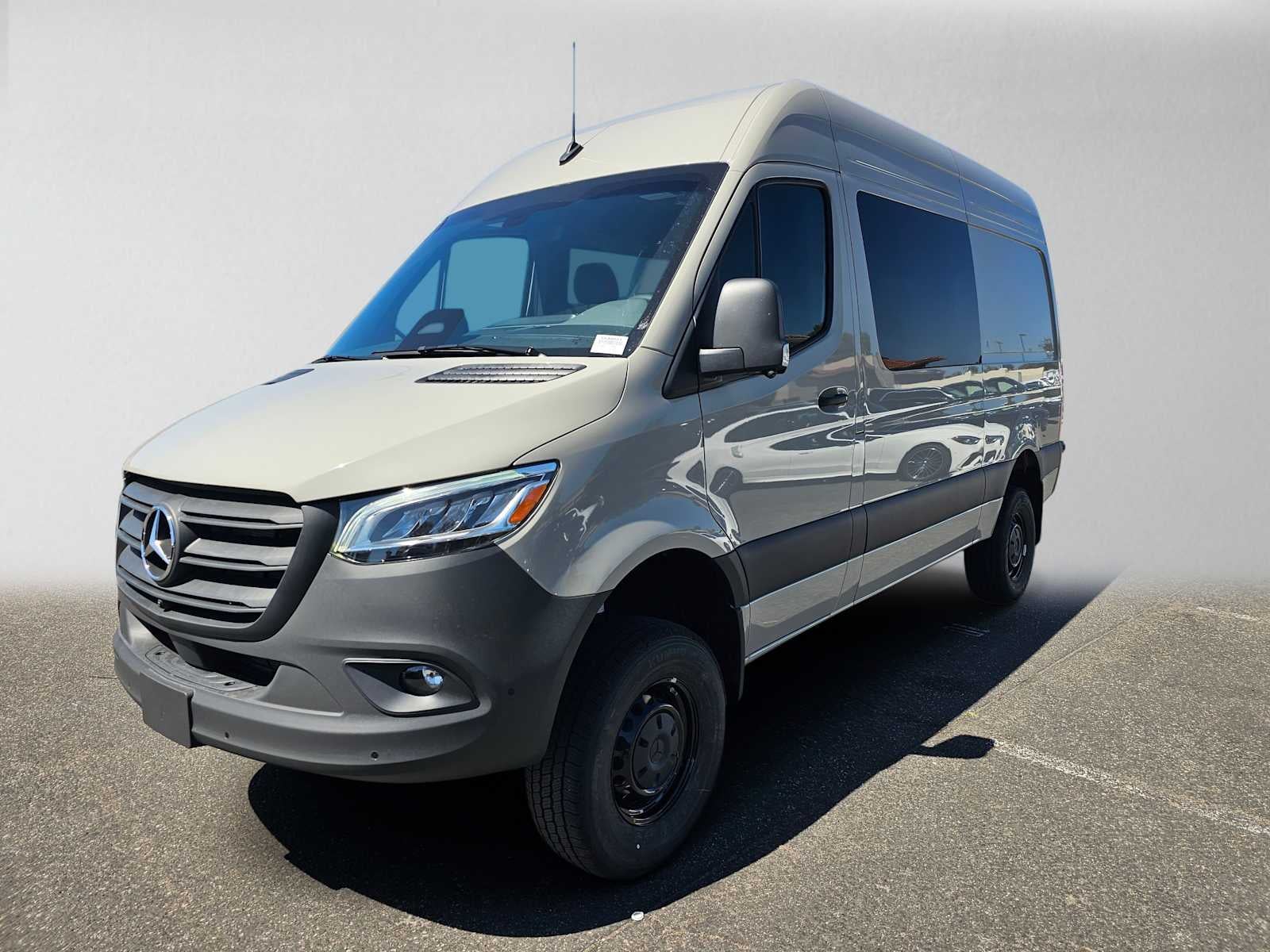 2026 Mercedes-Benz Sprinter Crew 2500 Standard Roof I4 Diesel HO 144 AWD