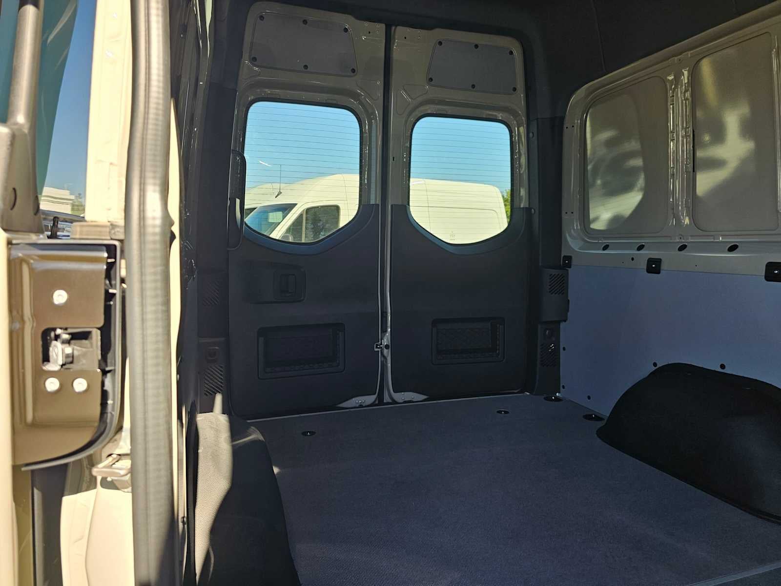 2026 Mercedes-Benz Sprinter Crew 2500 Standard Roof I4 Diesel HO 144 AWD