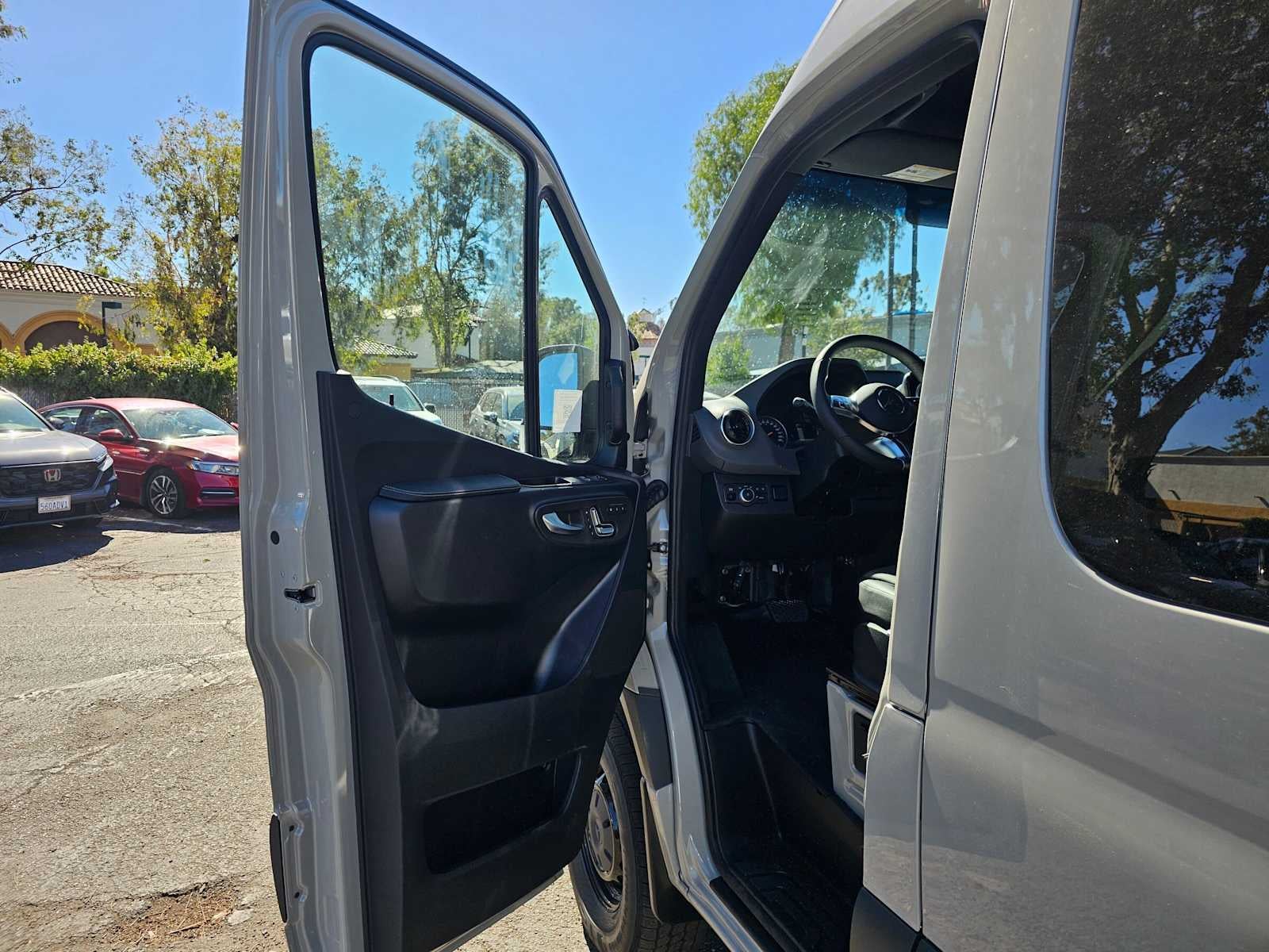 2026 Mercedes-Benz Sprinter Crew 2500 Standard Roof I4 Diesel HO 144 AWD