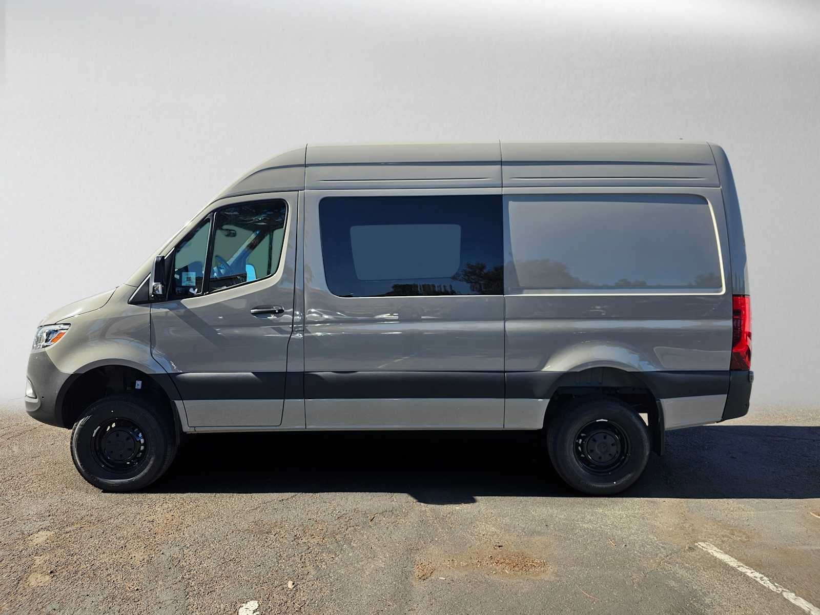 2026 Mercedes-Benz Sprinter Crew 2500 Standard Roof I4 Diesel HO 144 AWD