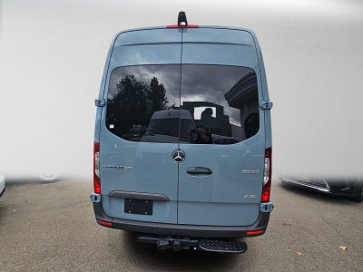 2026 Mercedes-Benz Sprinter Crew 2500 Standard Roof I4 Diesel HO 144 AWD